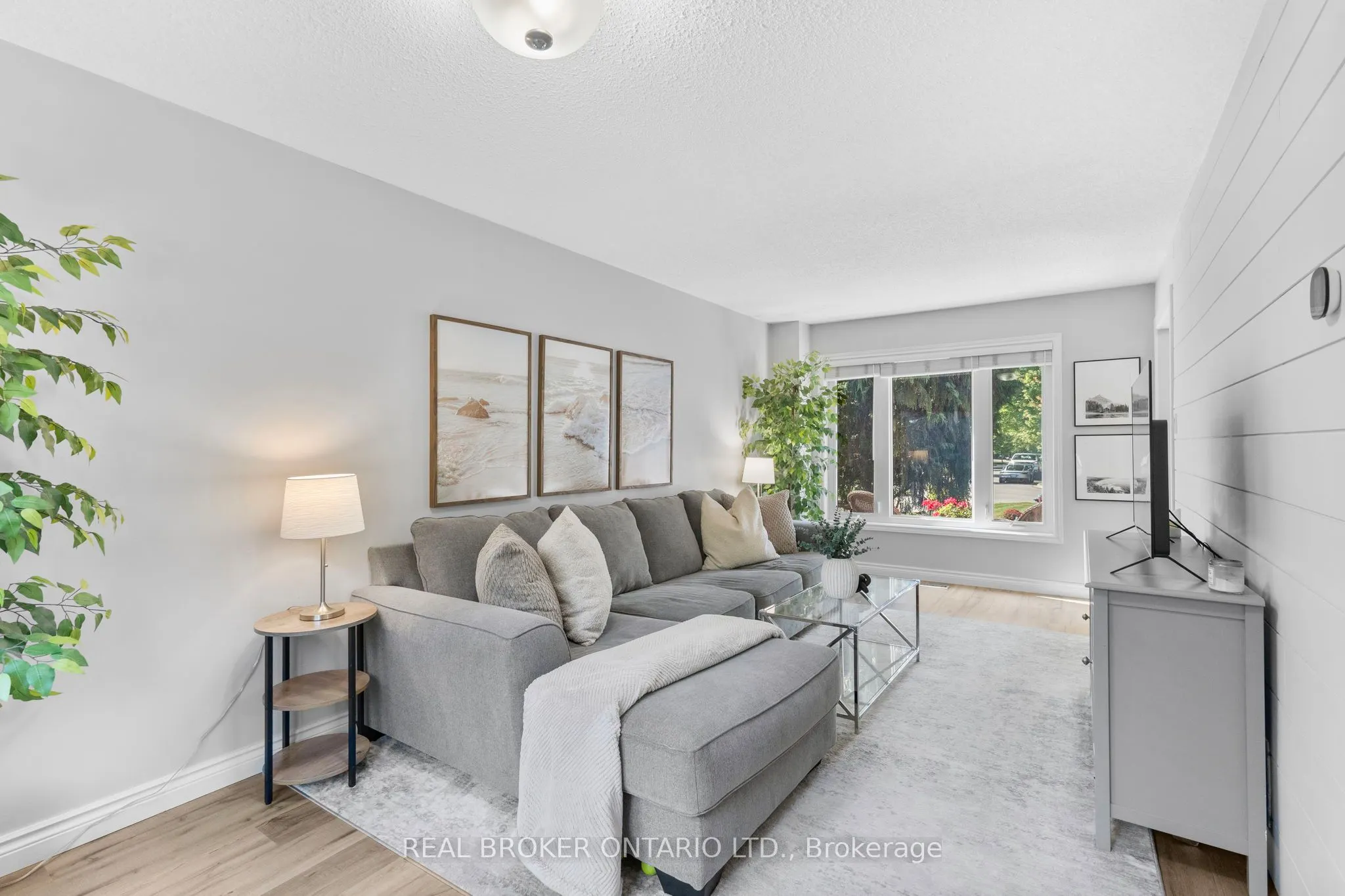 40 Davis Crescent