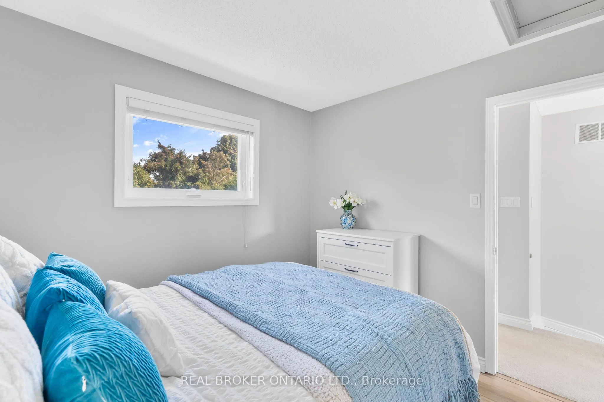 40 Davis Crescent