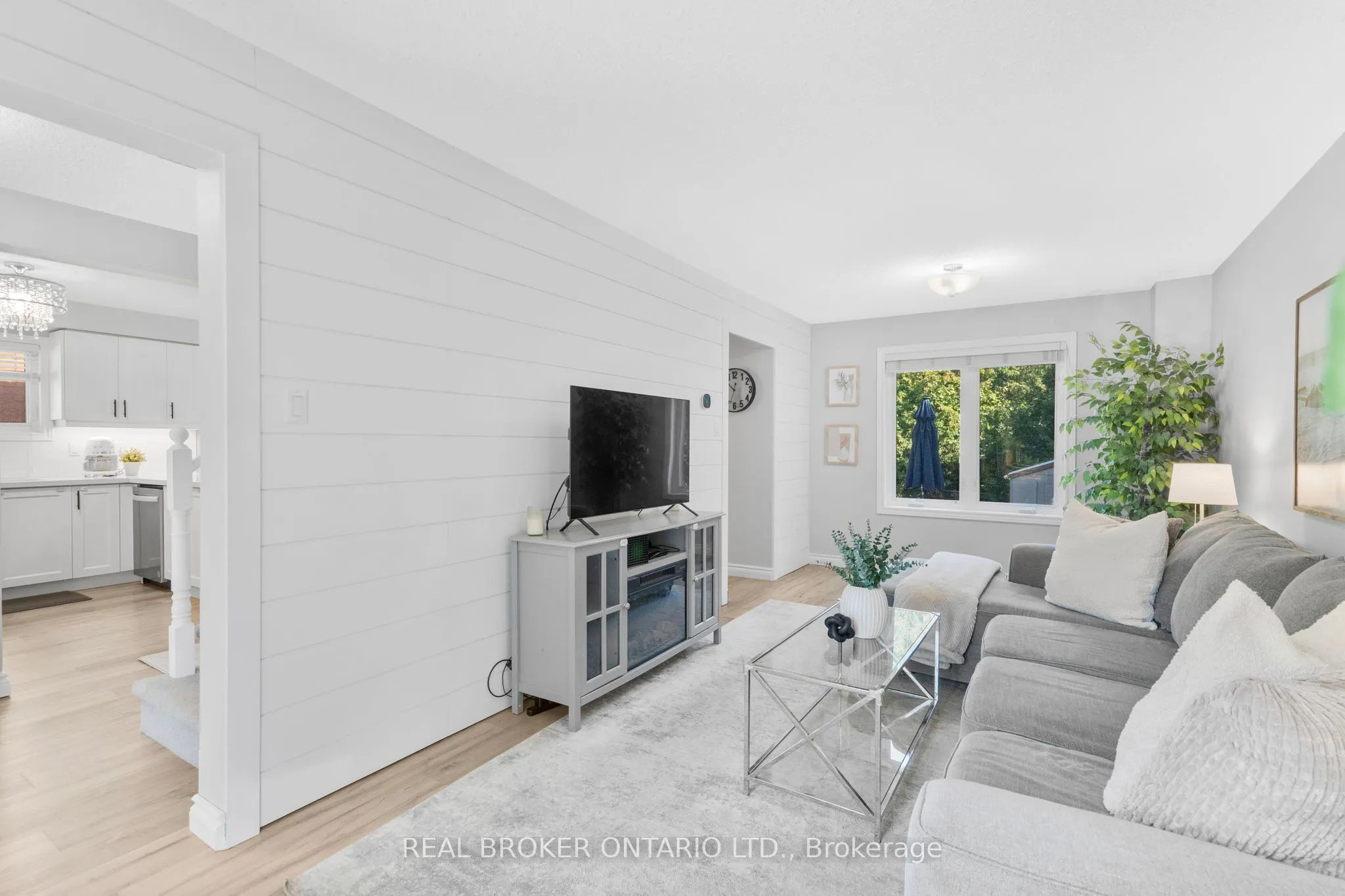 40 Davis Crescent