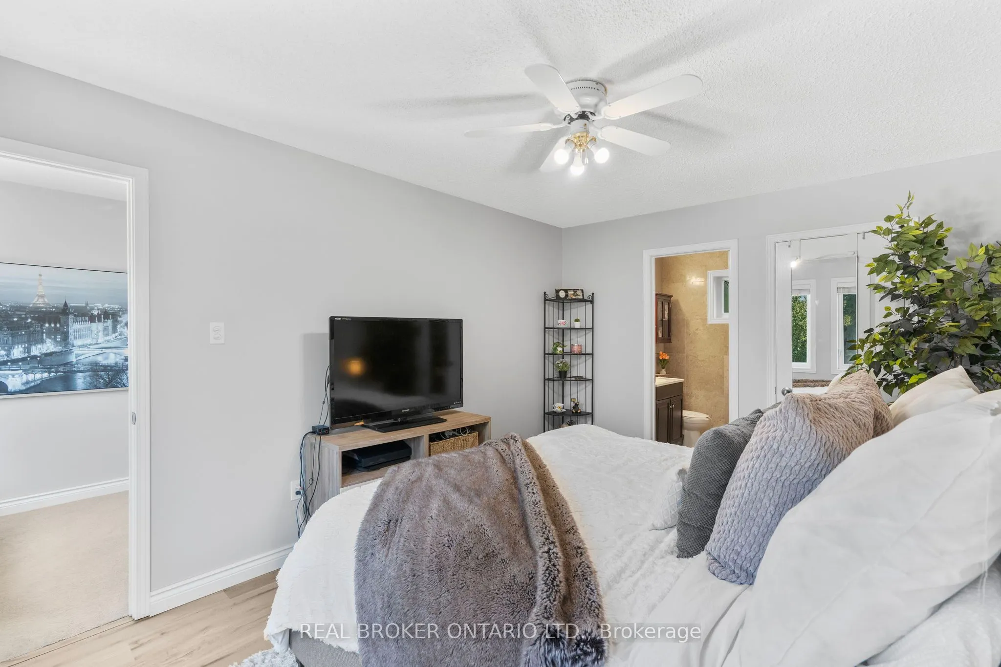 40 Davis Crescent