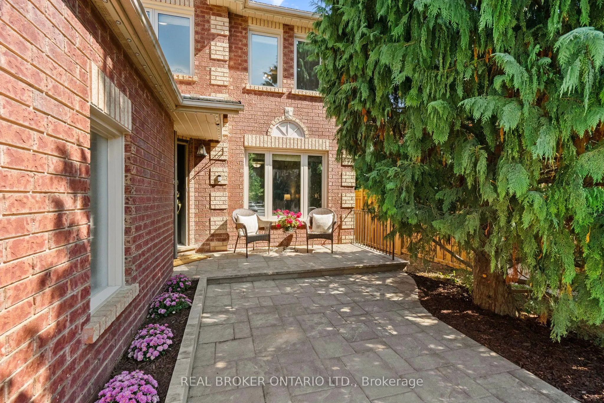 40 Davis Crescent