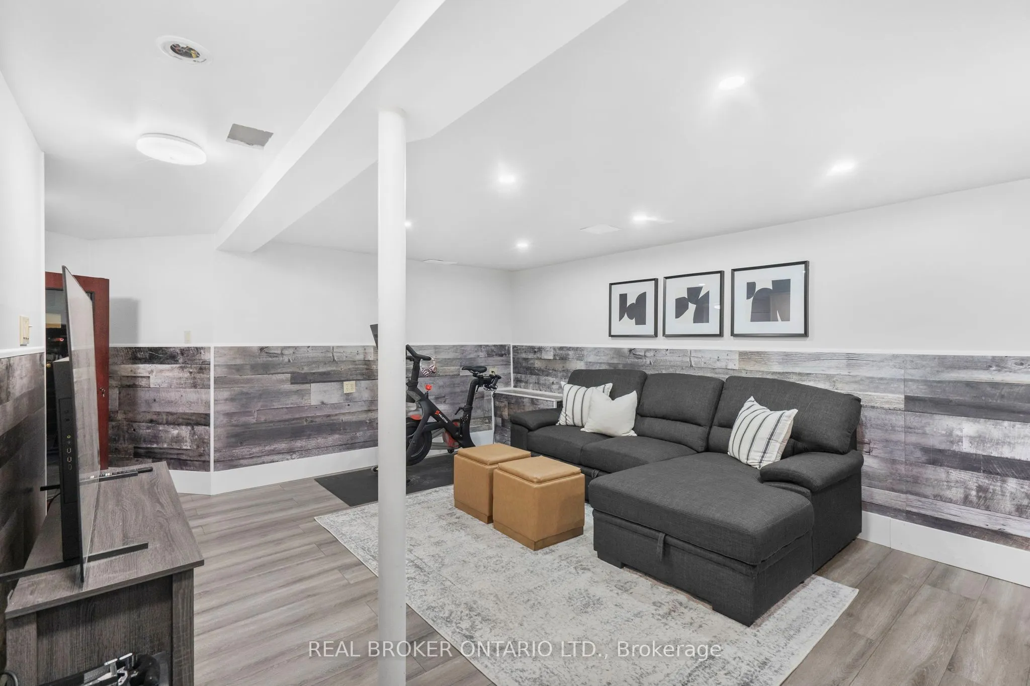40 Davis Crescent