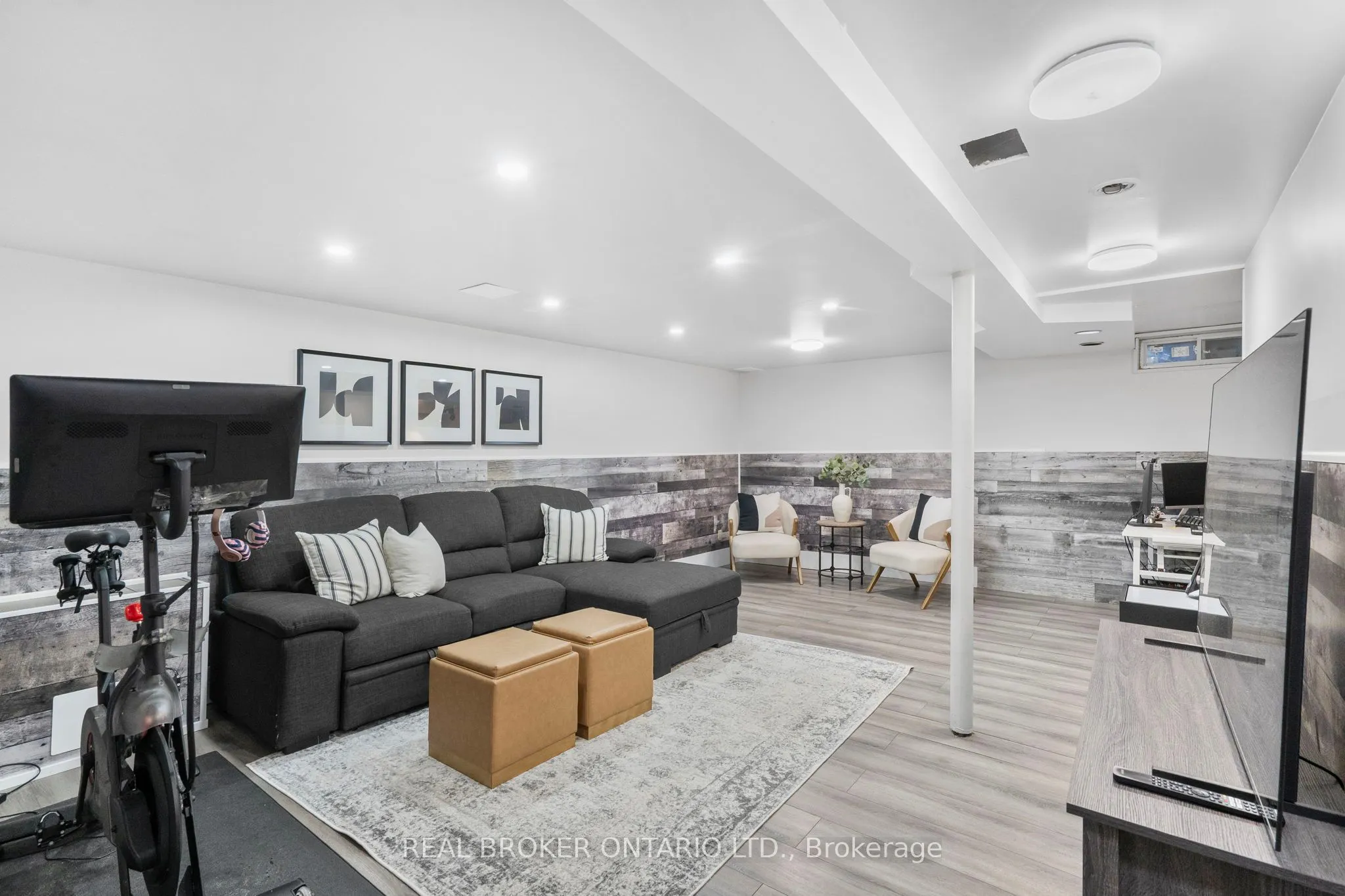40 Davis Crescent
