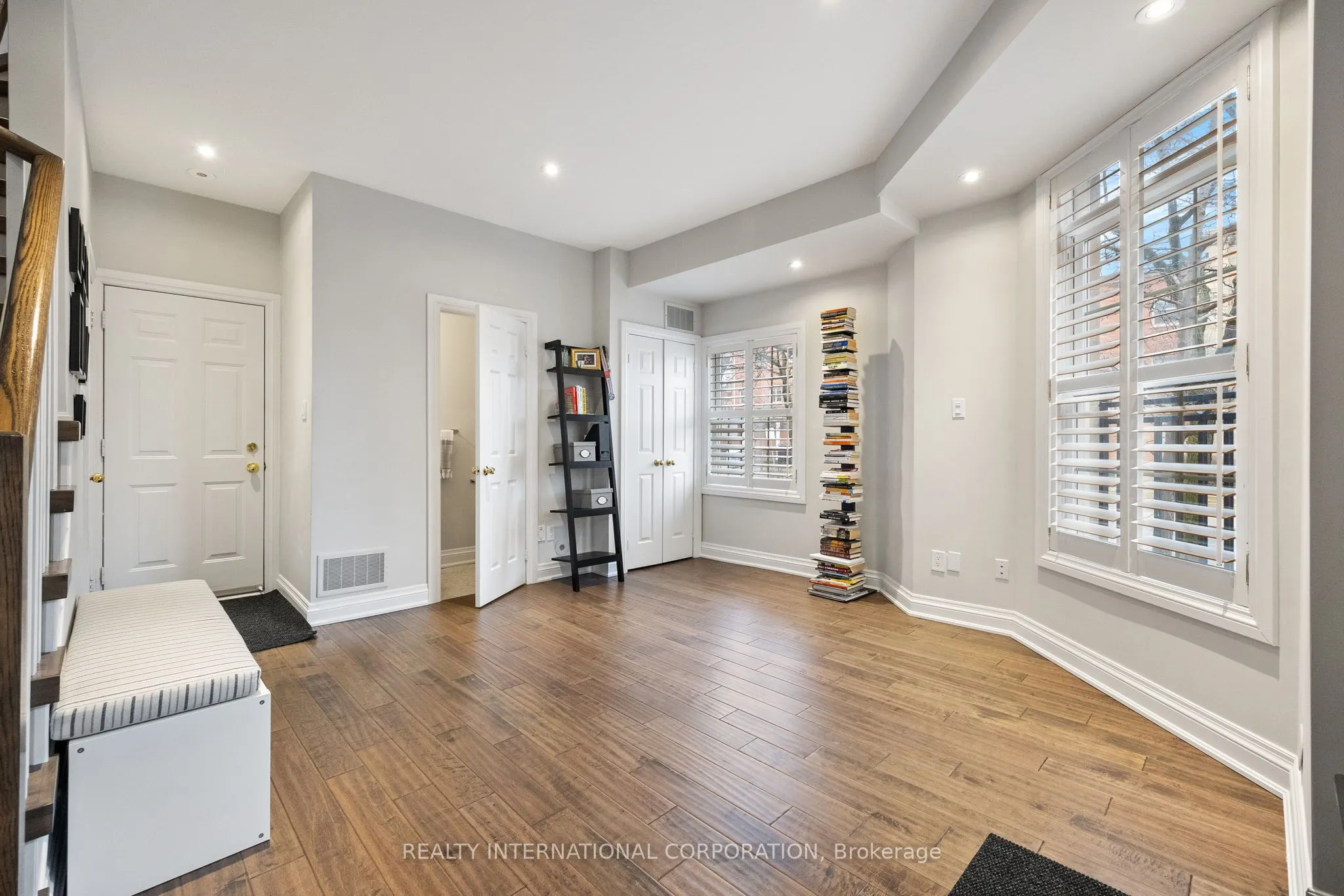 3076 Lakeshore Boulevard W, #9