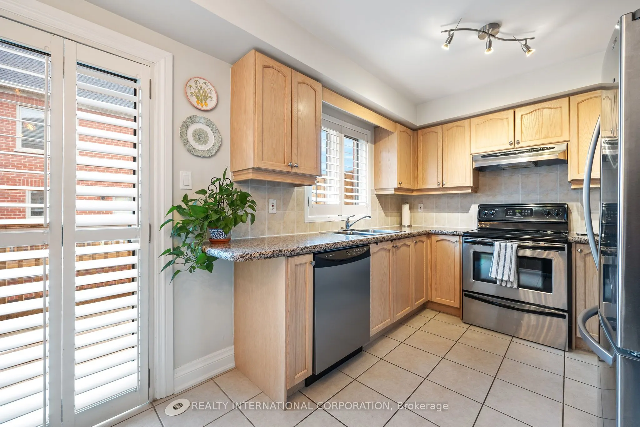 3076 Lakeshore Boulevard W, #9