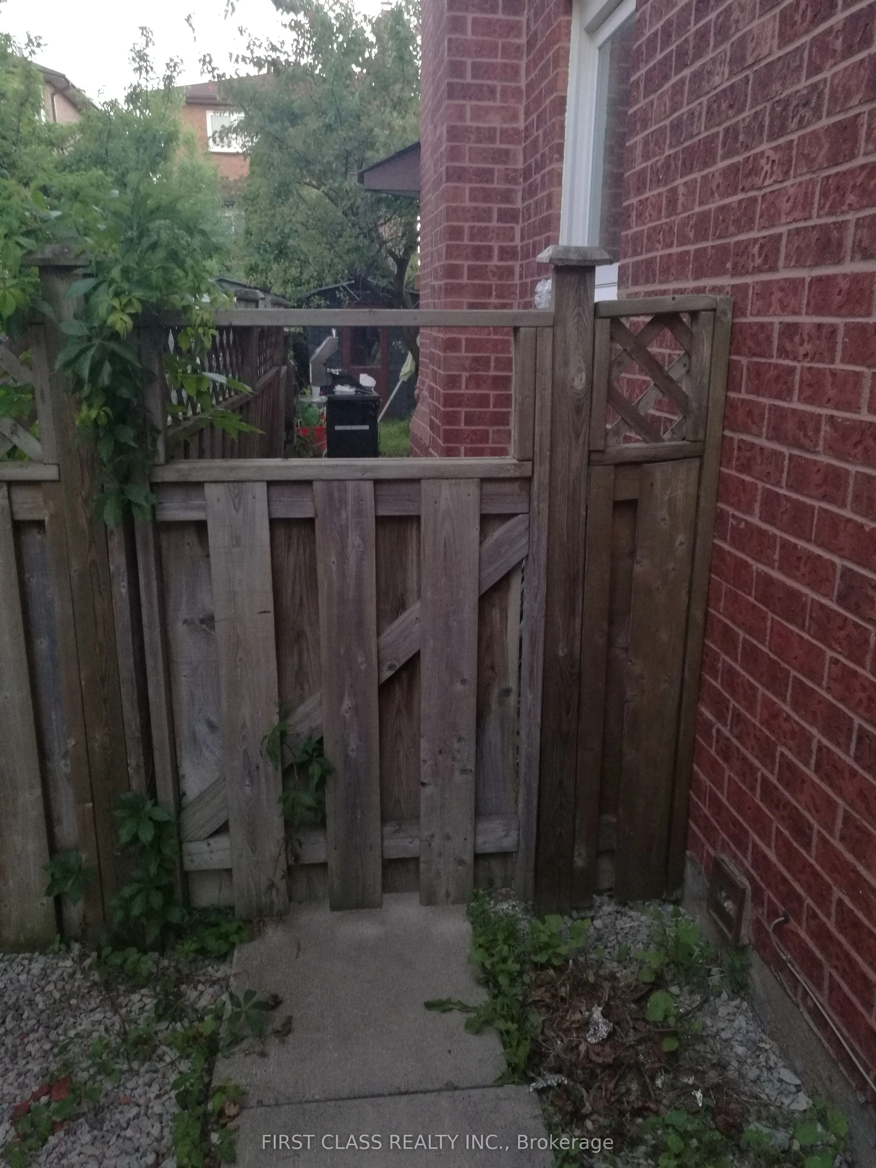 631 Roselaire Trail