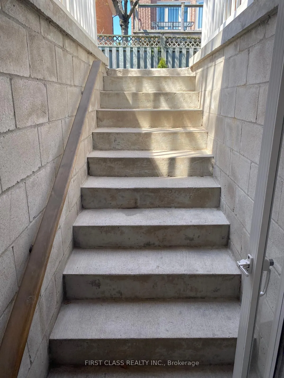 631 Roselaire Trail