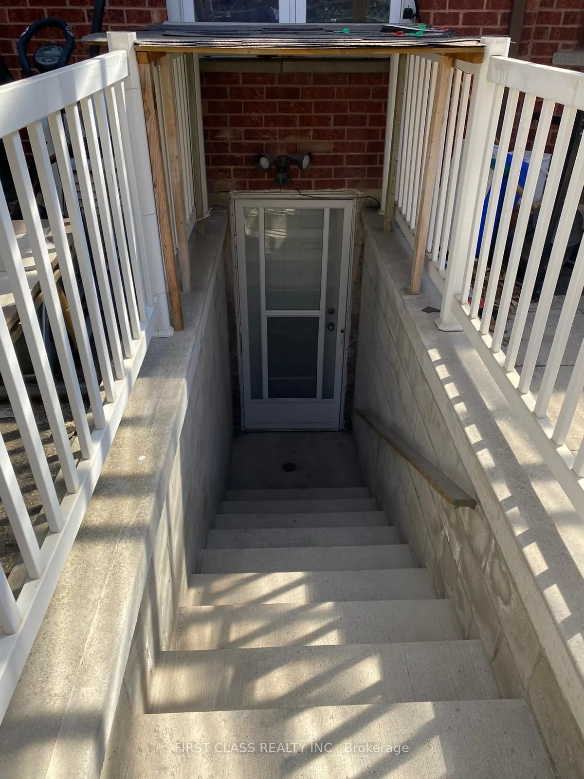 631 Roselaire Trail