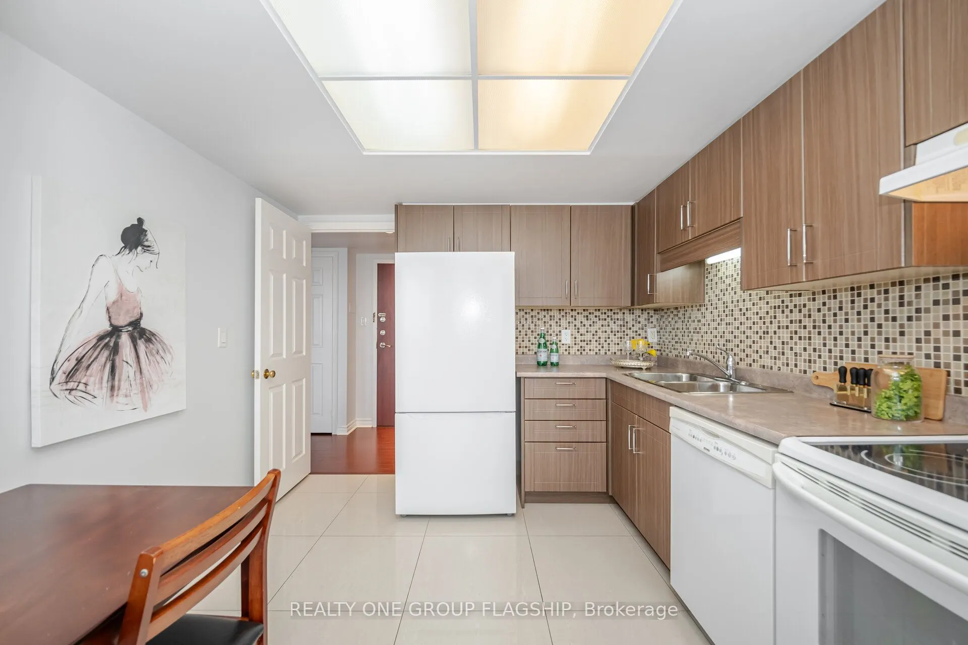 880 Dundas Street W, #604