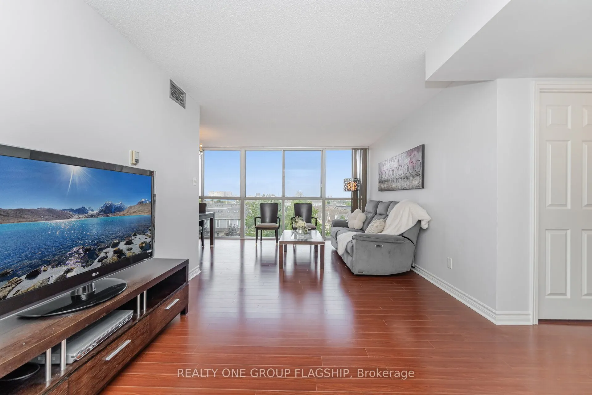 880 Dundas Street W, #604