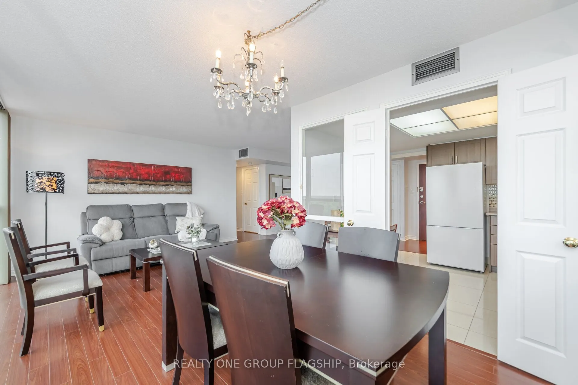 880 Dundas Street W, #604