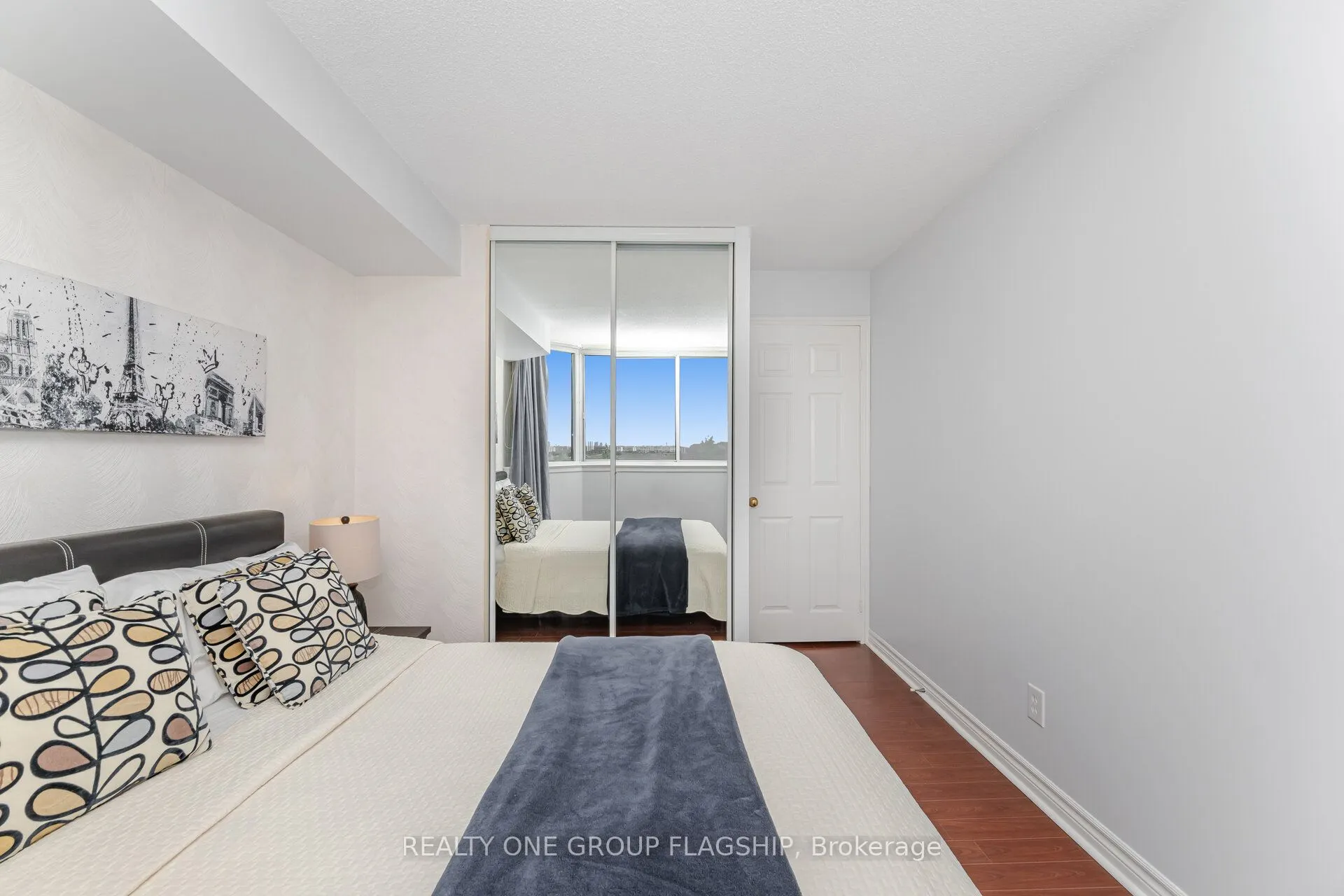 880 Dundas Street W, #604