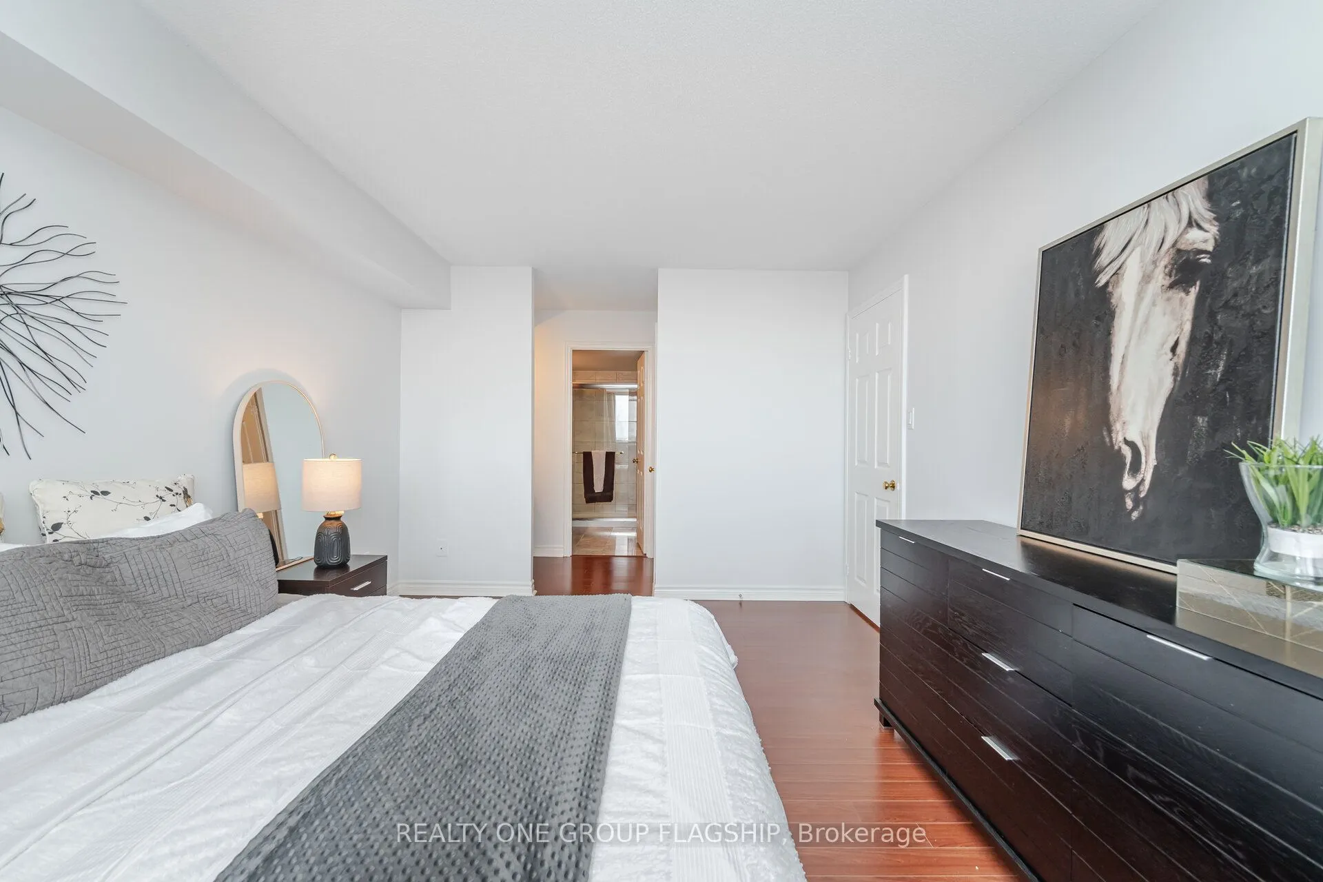 880 Dundas Street W, #604