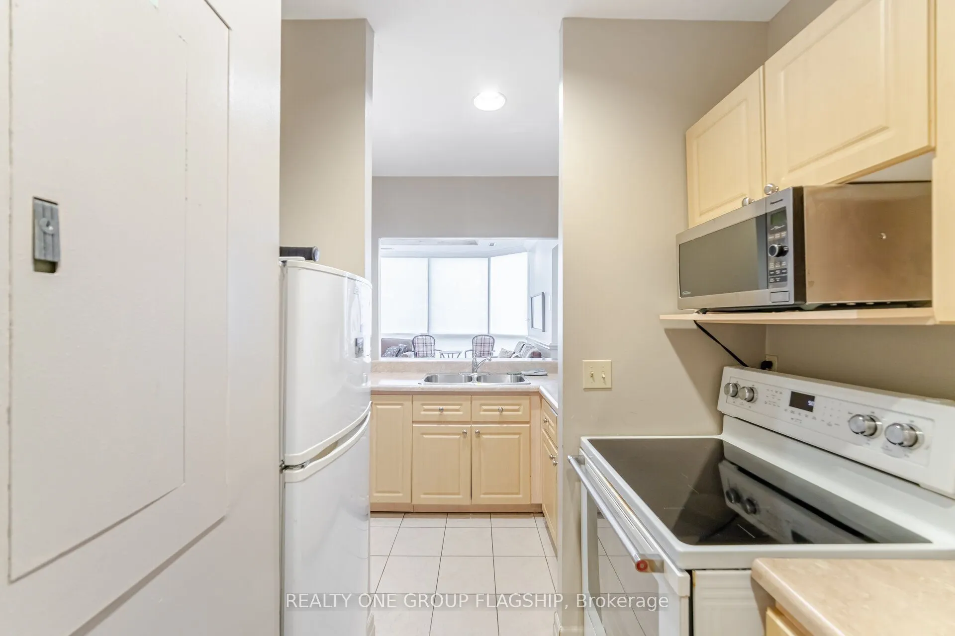 880 Dundas Street W, #604