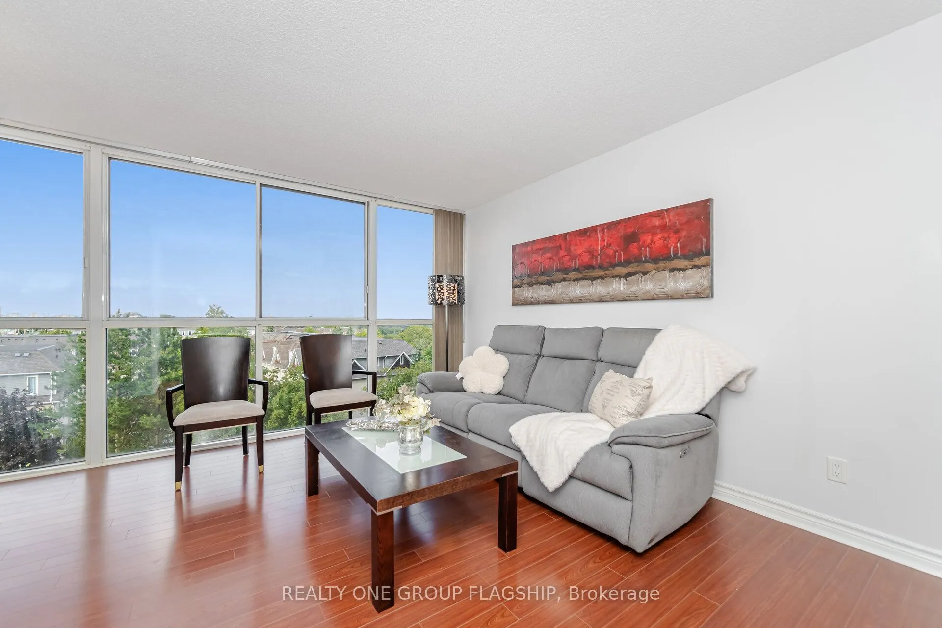 880 Dundas Street W, #604