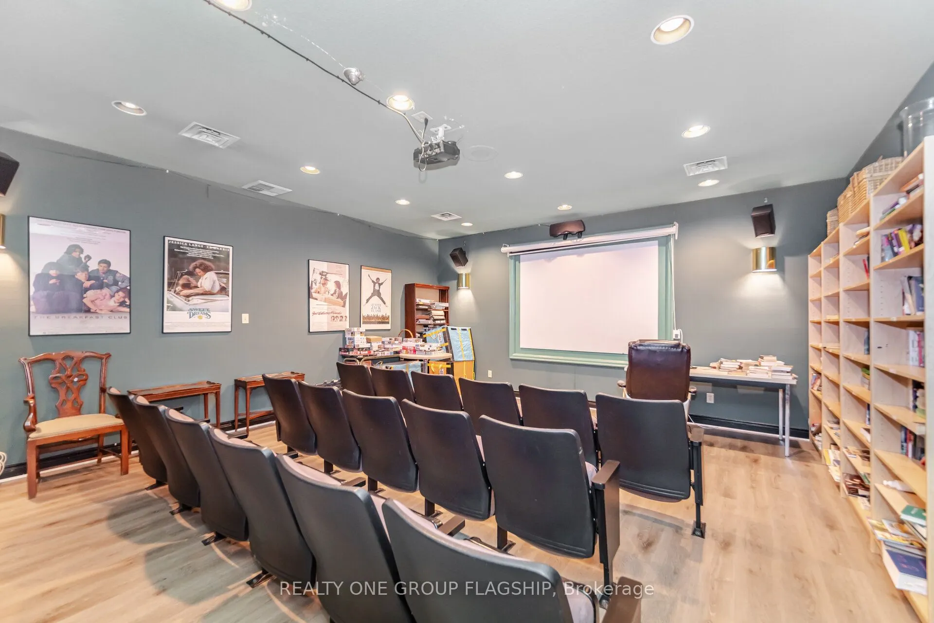 880 Dundas Street W, #604