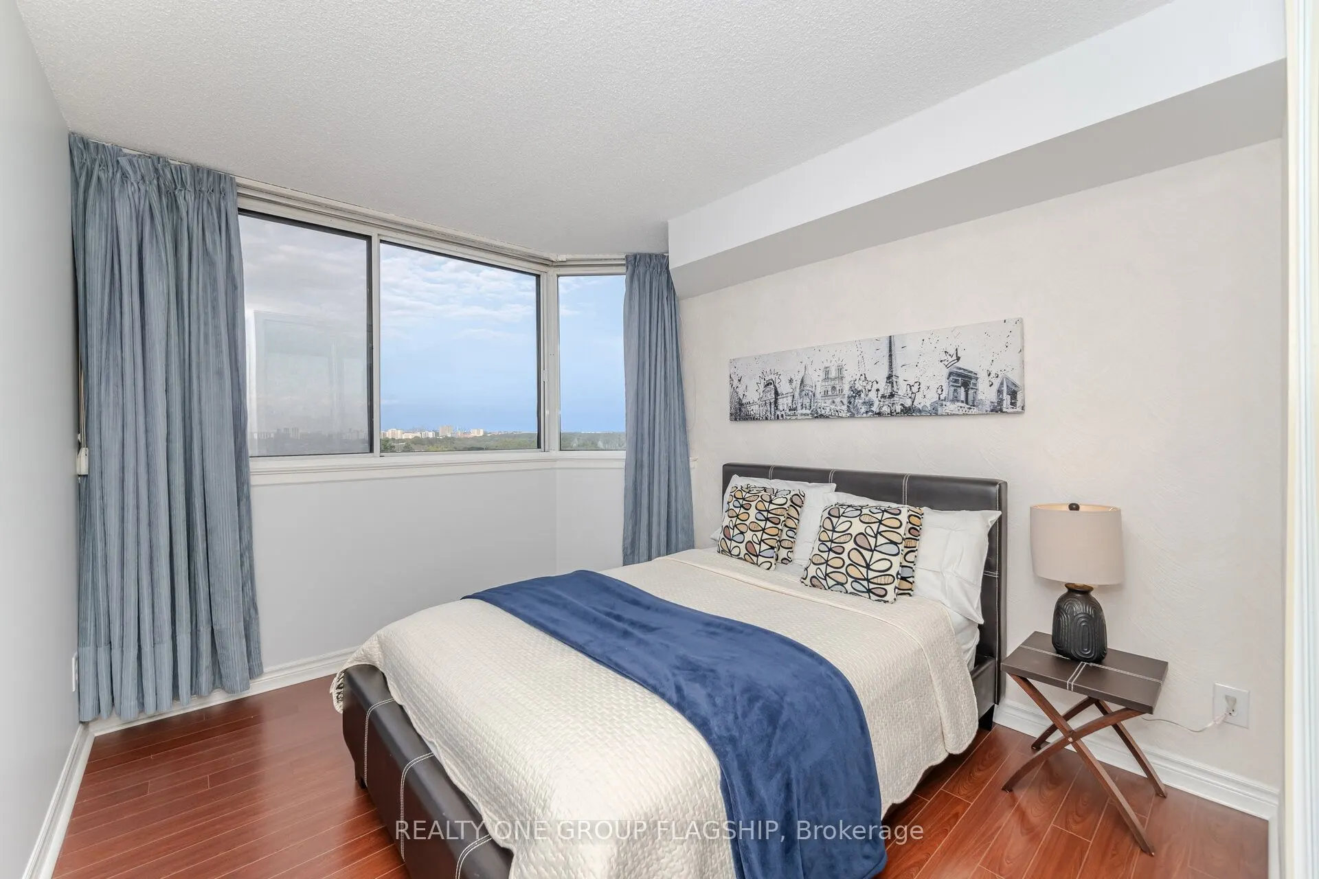 880 Dundas Street W, #604