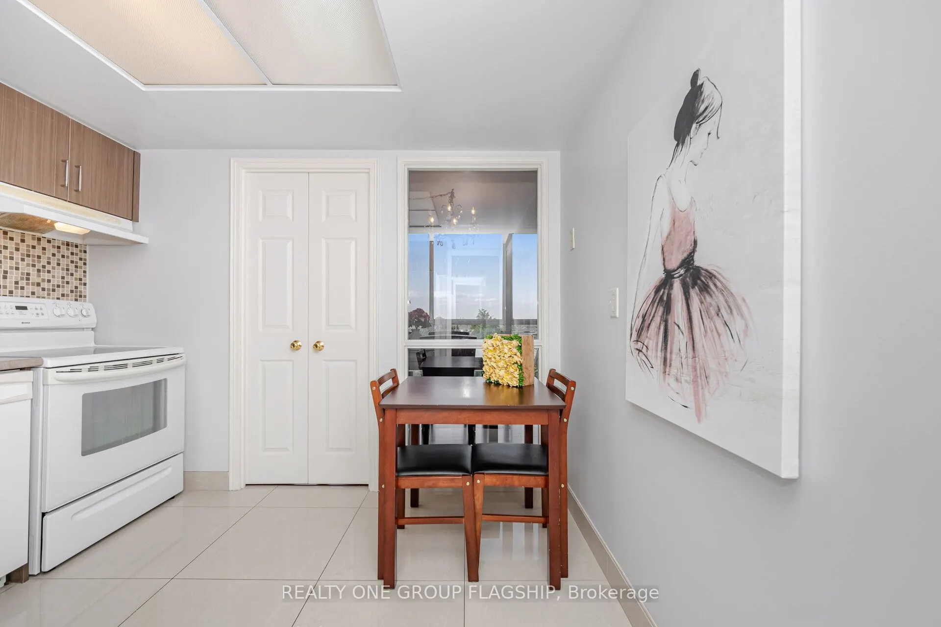 880 Dundas Street W, #604