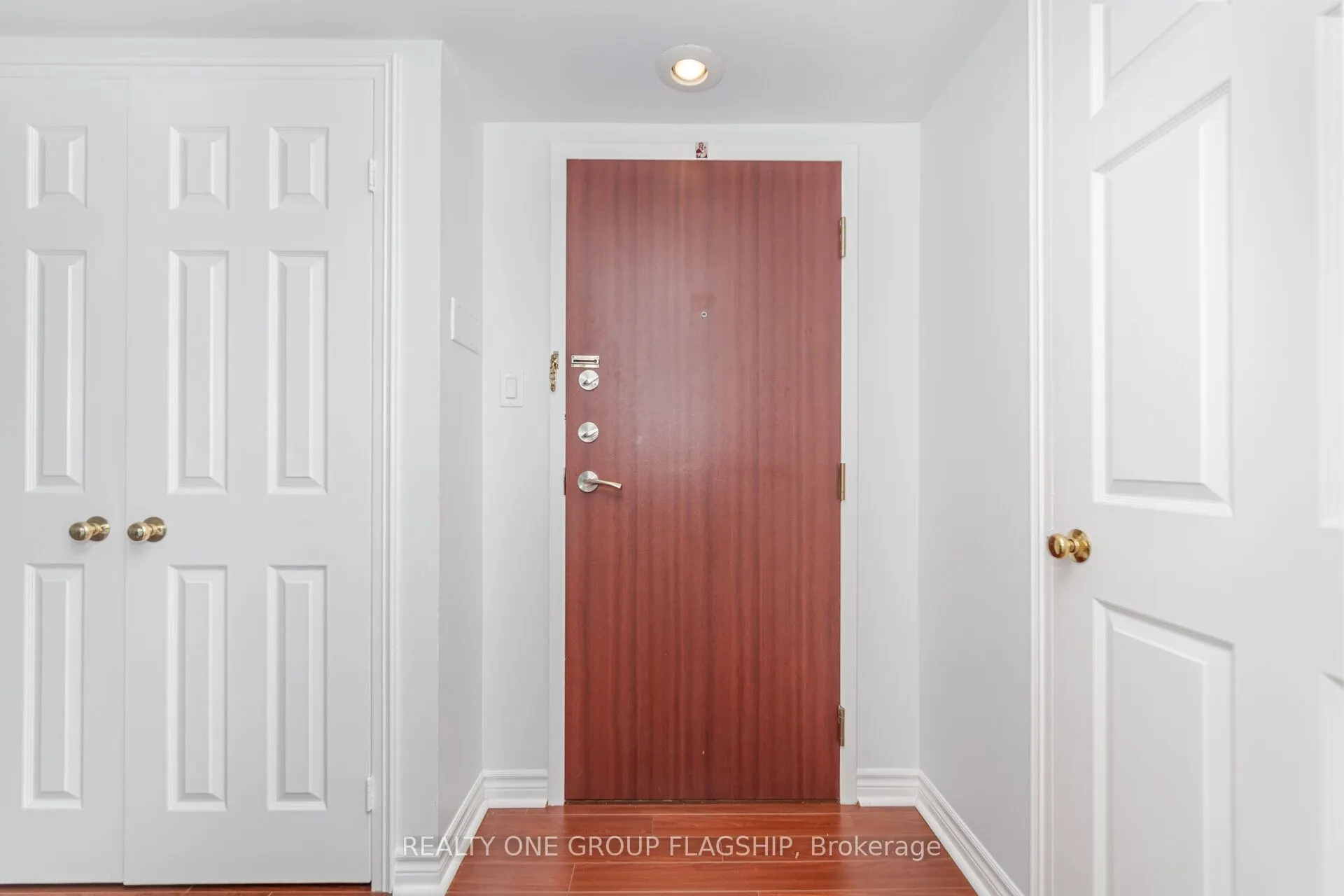 880 Dundas Street W, #604