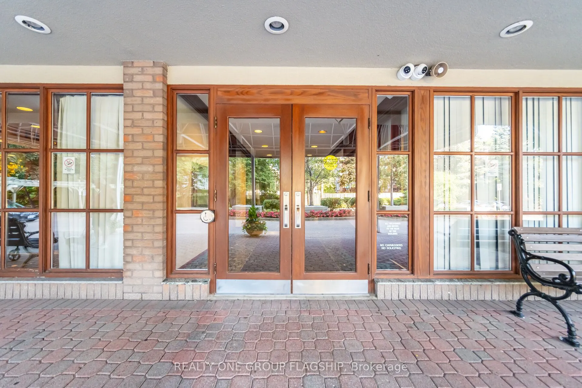 880 Dundas Street W, #604