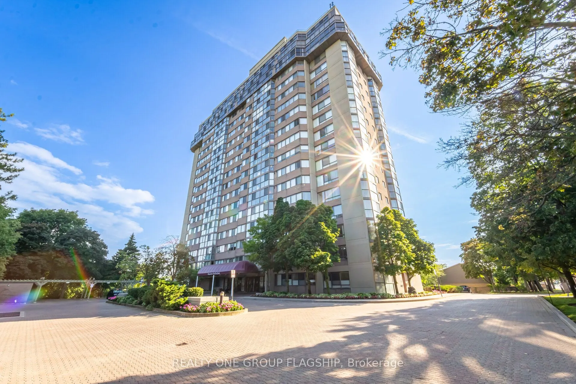 880 Dundas Street W, #604