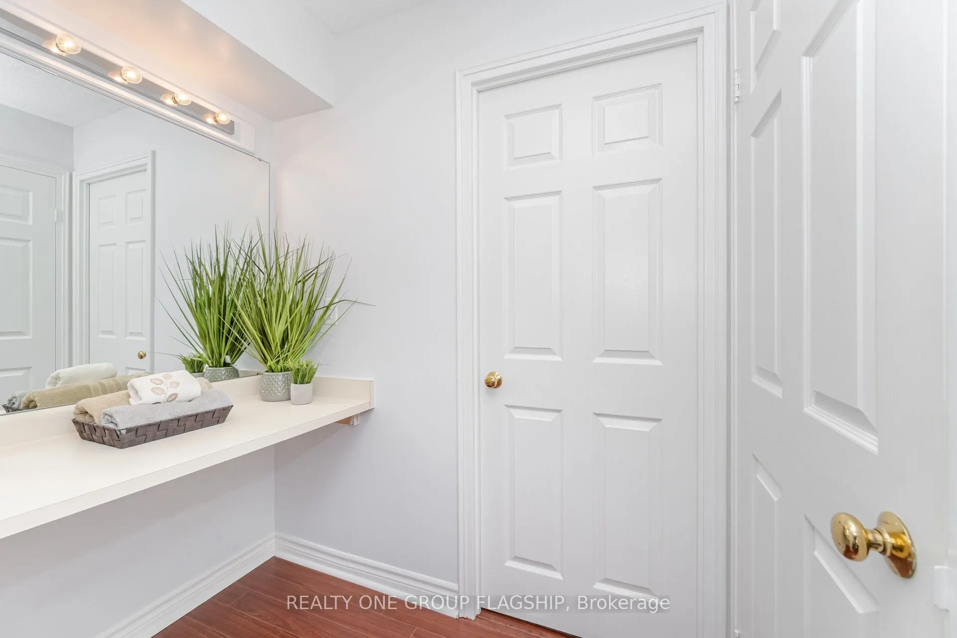 880 Dundas Street W, #604