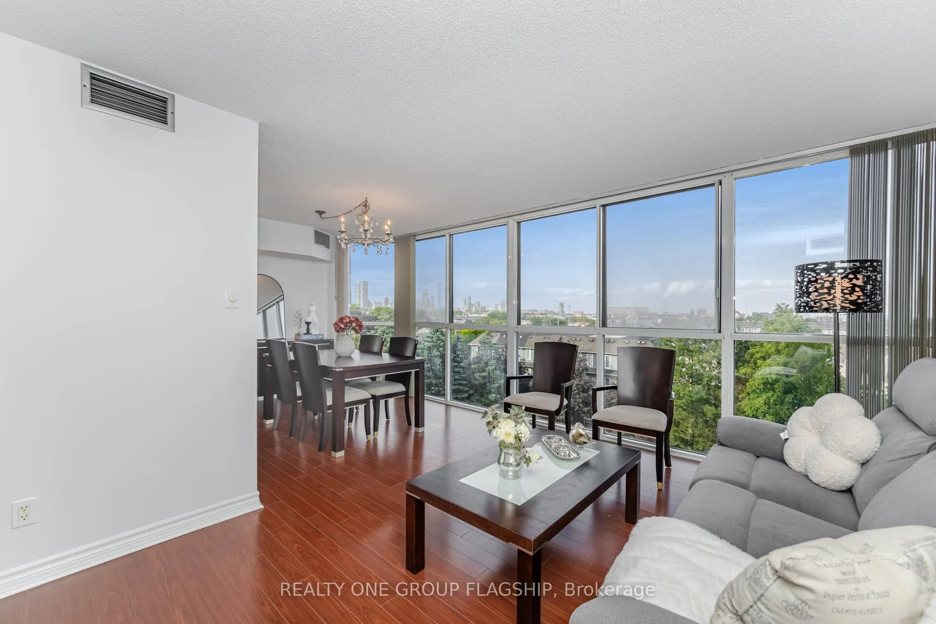 880 Dundas Street W, #604