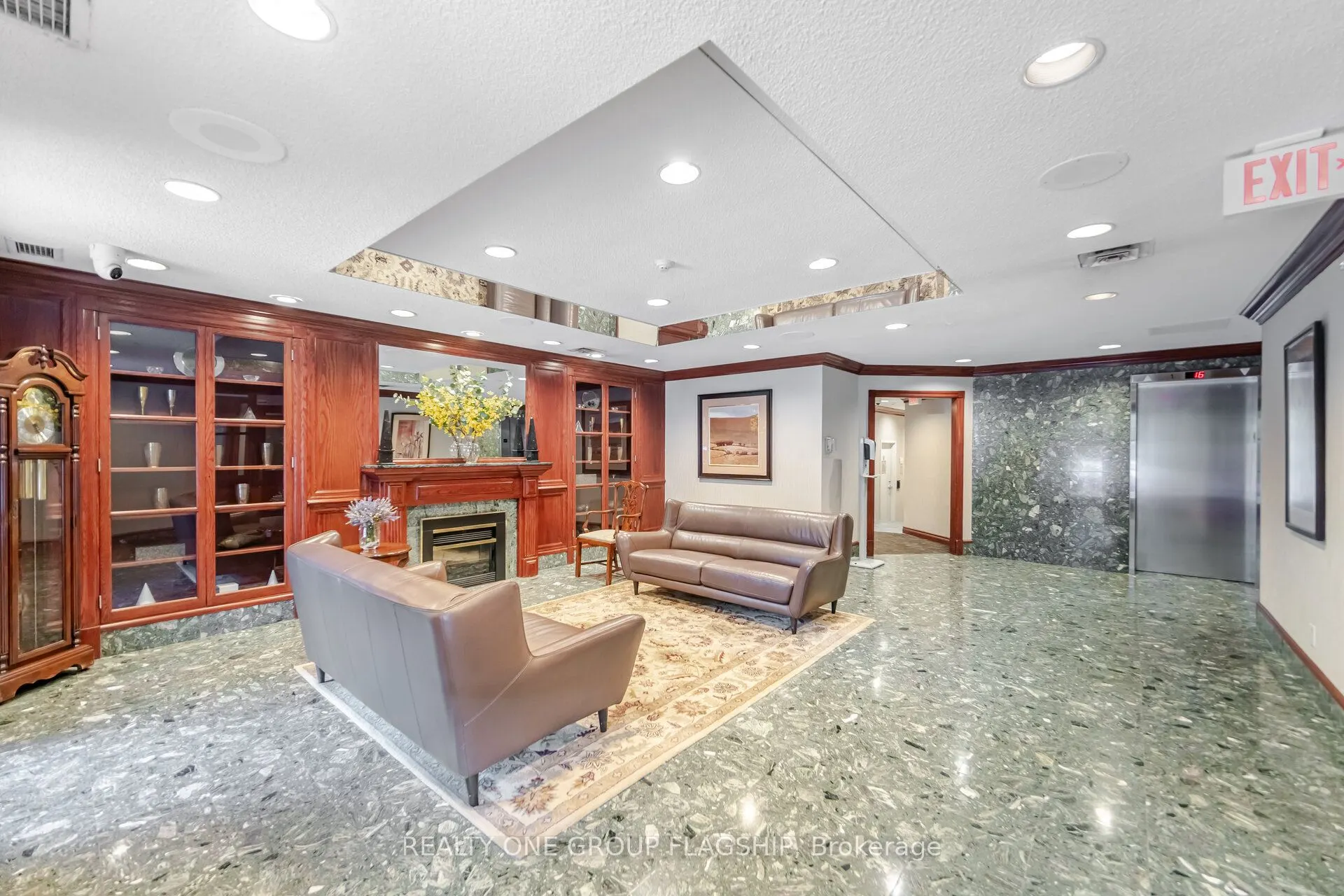880 Dundas Street W, #604
