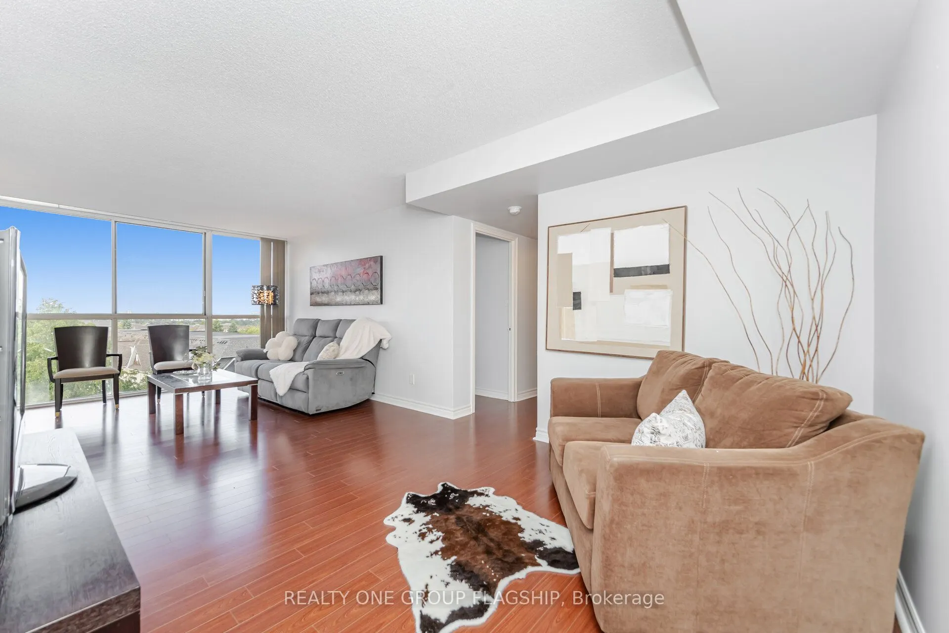 880 Dundas Street W, #604
