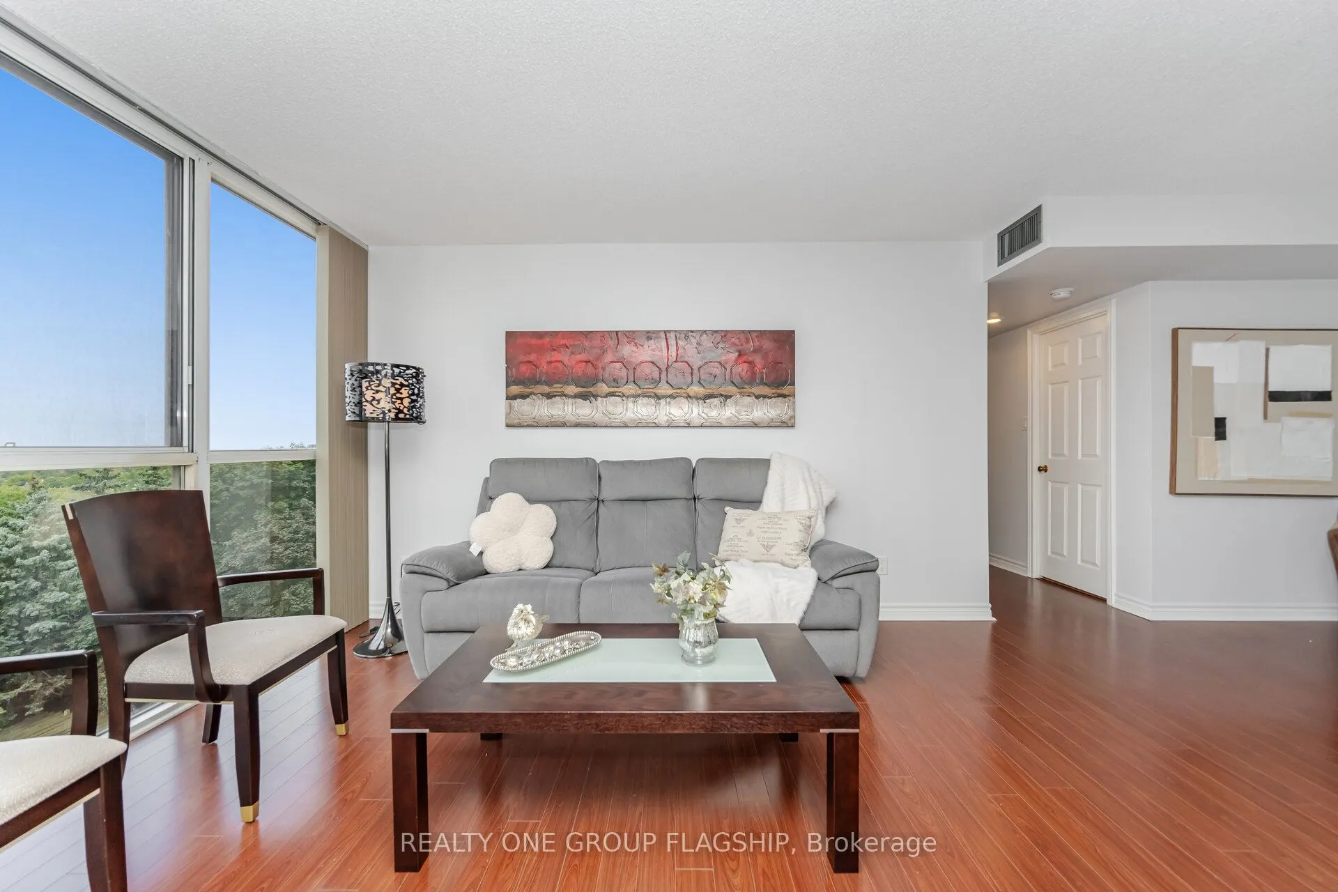 880 Dundas Street W, #604