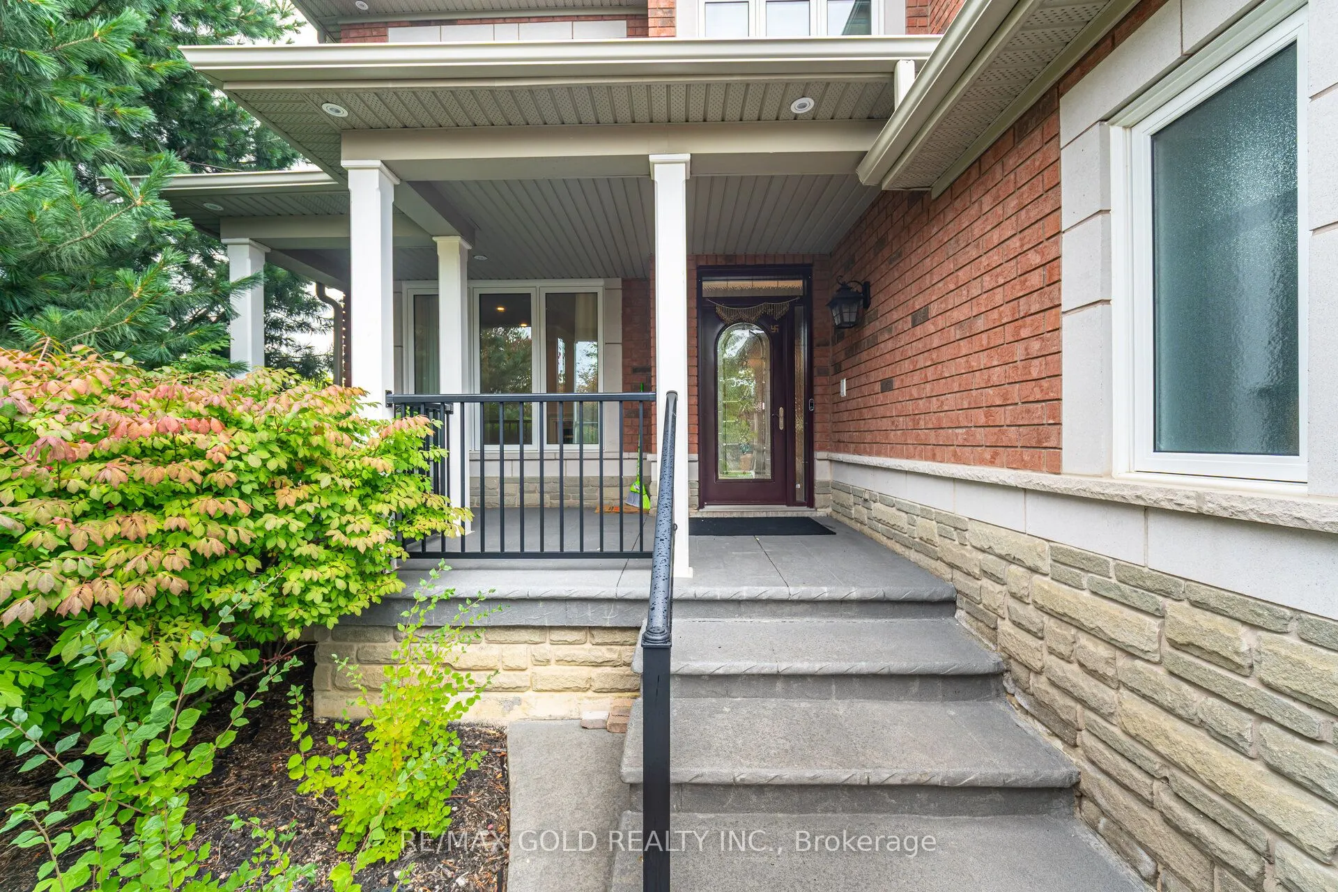 2 Treeview Crescent