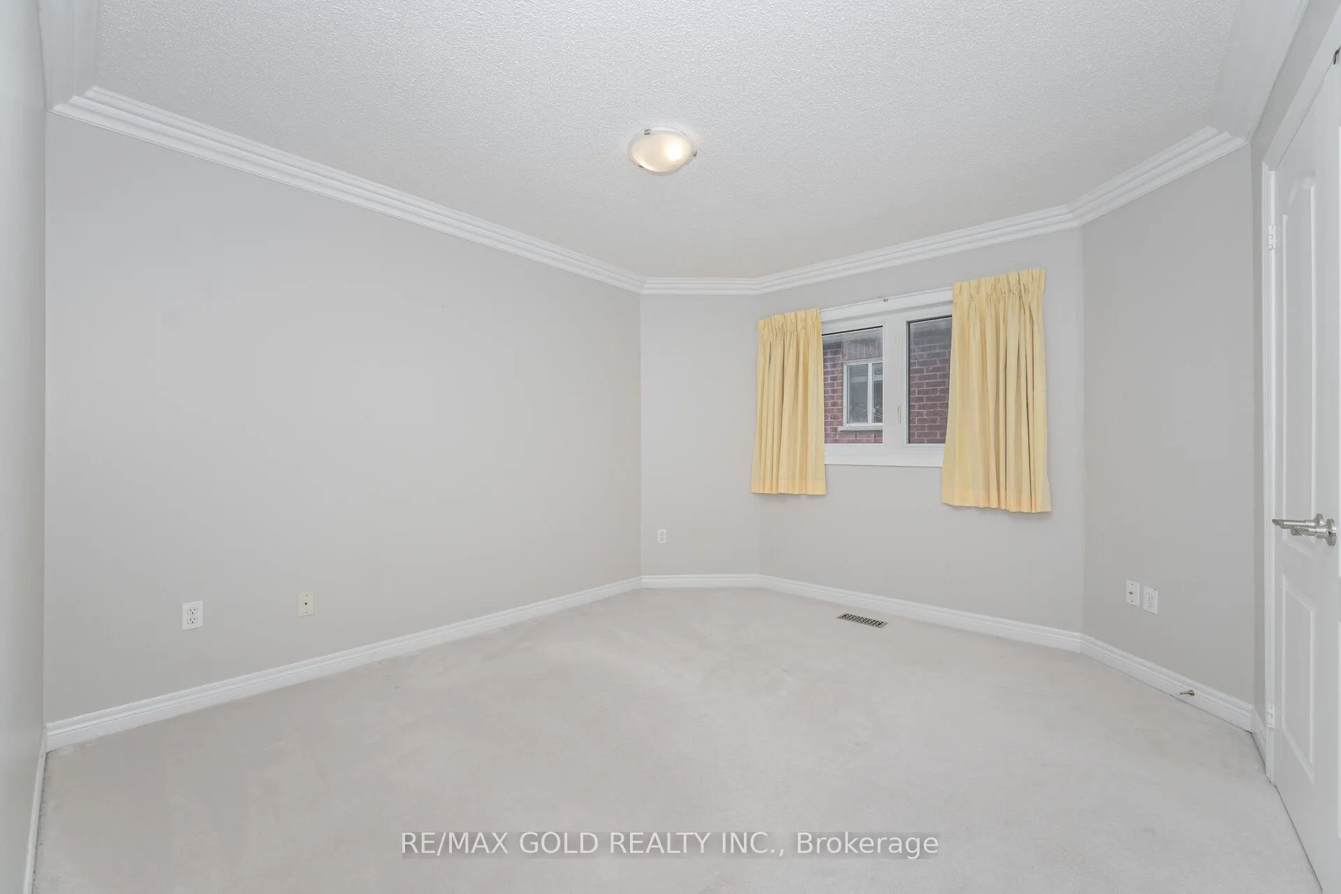 2 Treeview Crescent