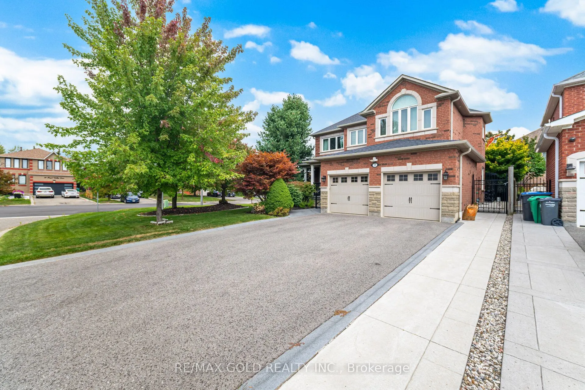 2 Treeview Crescent