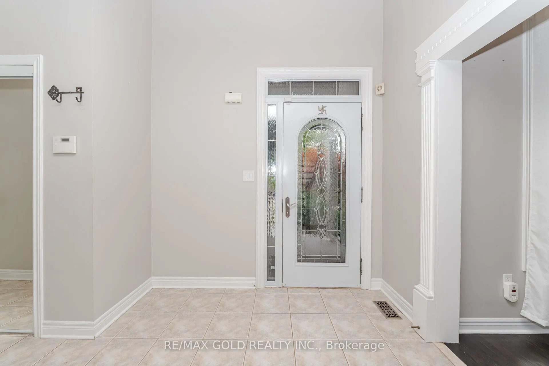 2 Treeview Crescent