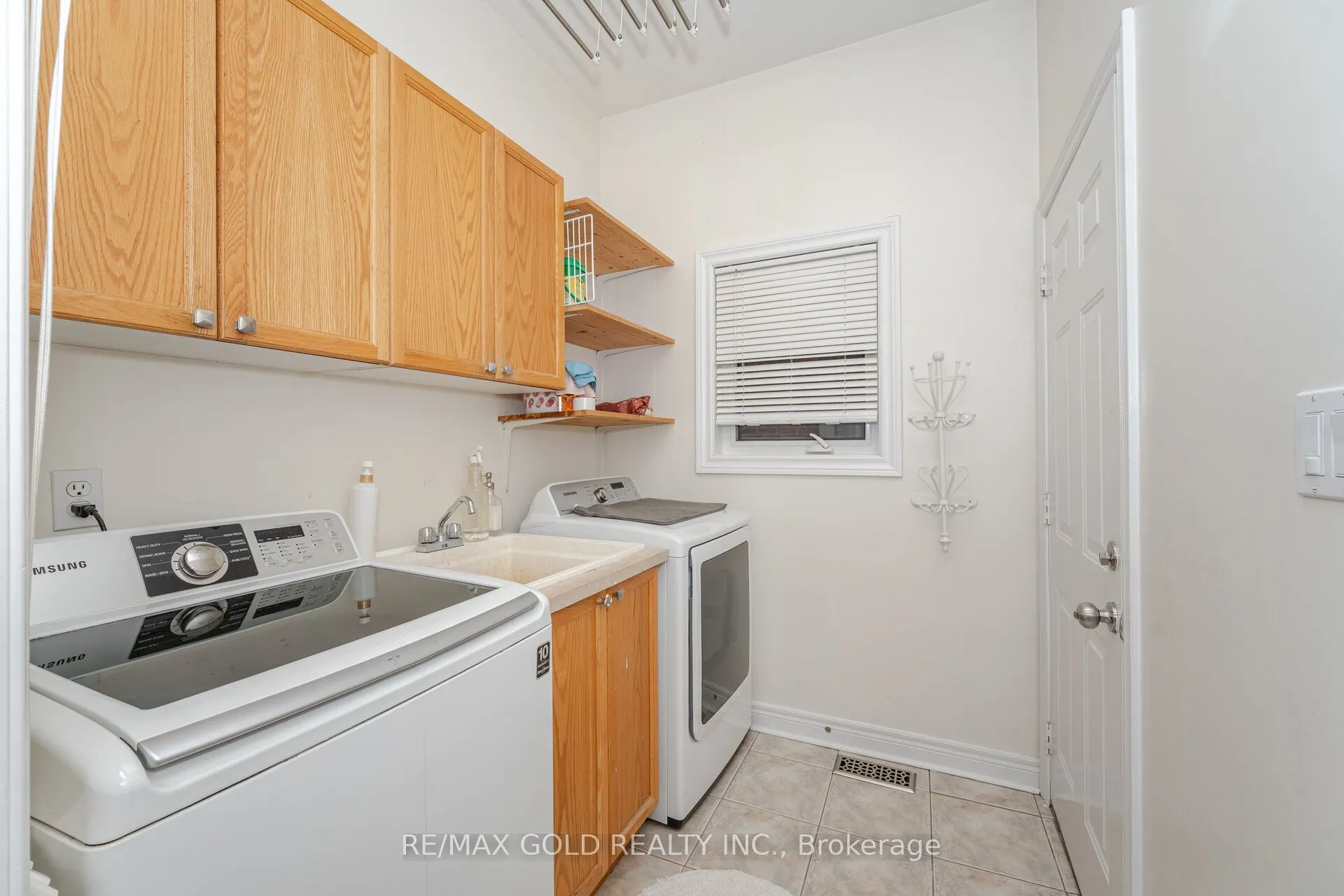 2 Treeview Crescent