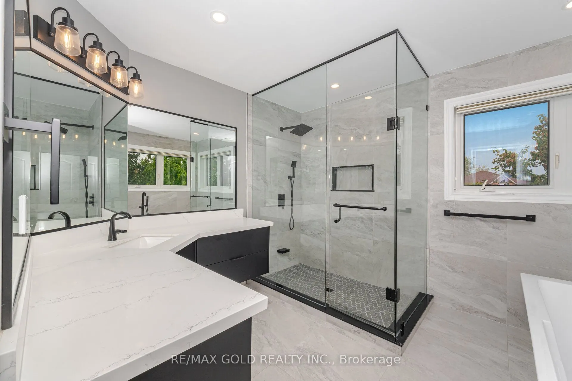 2 Treeview Crescent