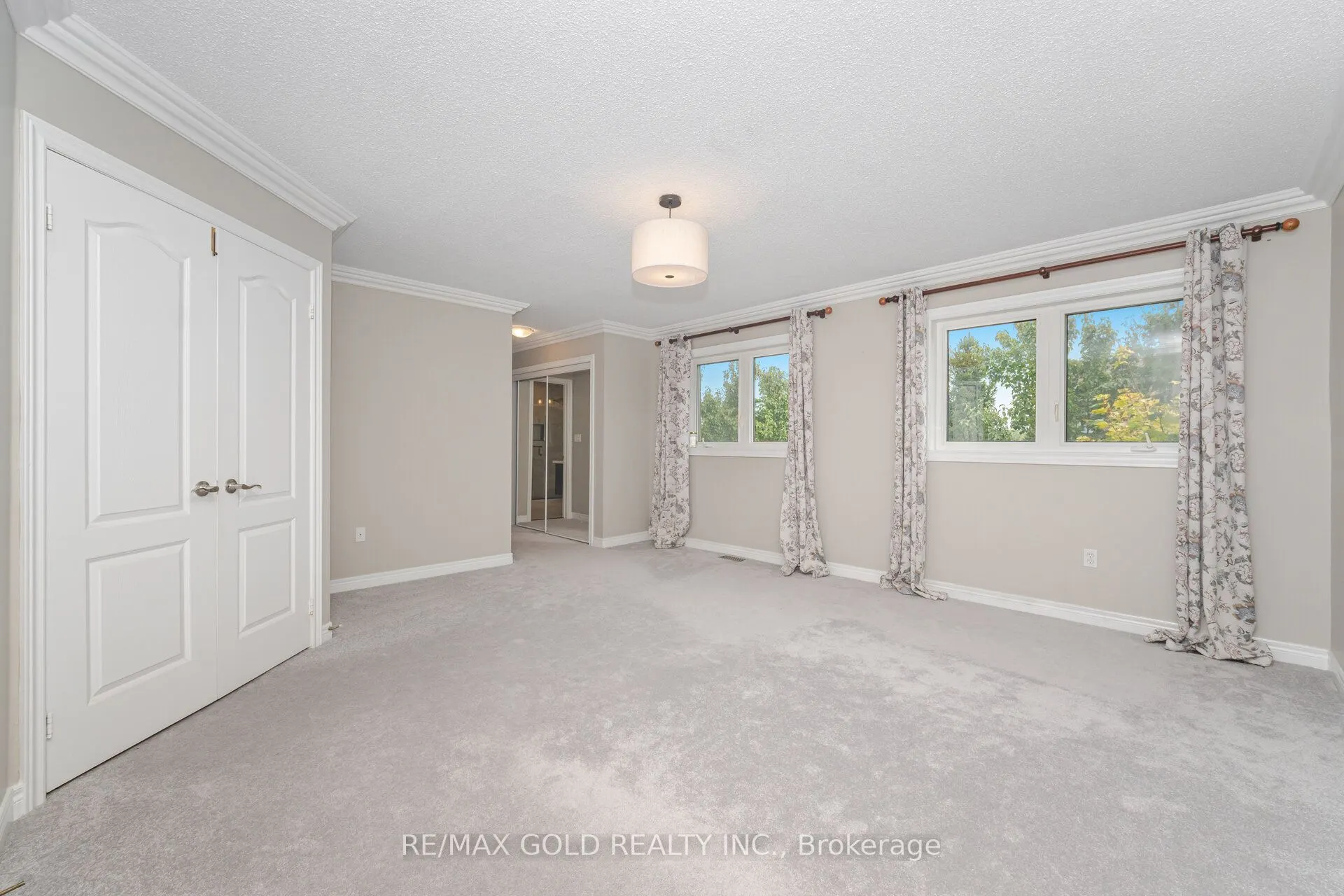 2 Treeview Crescent