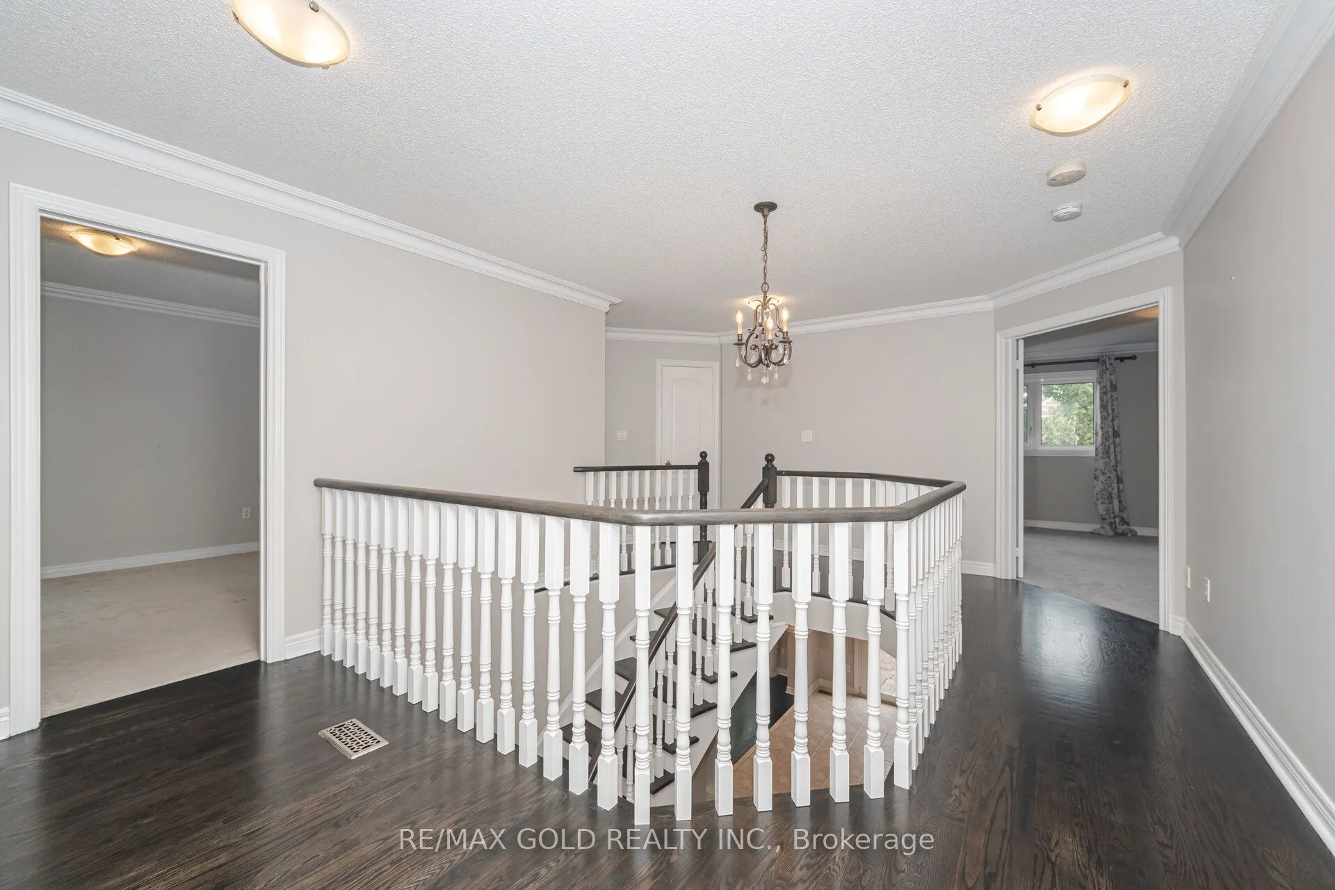 2 Treeview Crescent