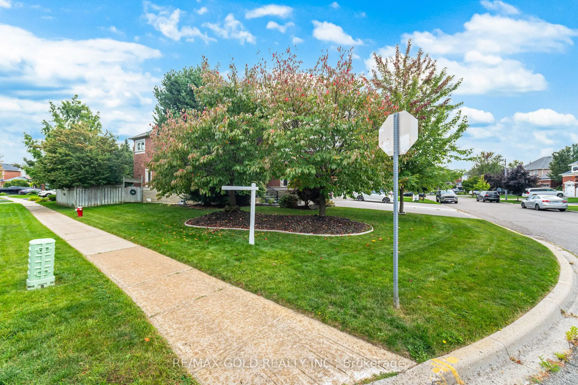 2 Treeview Crescent