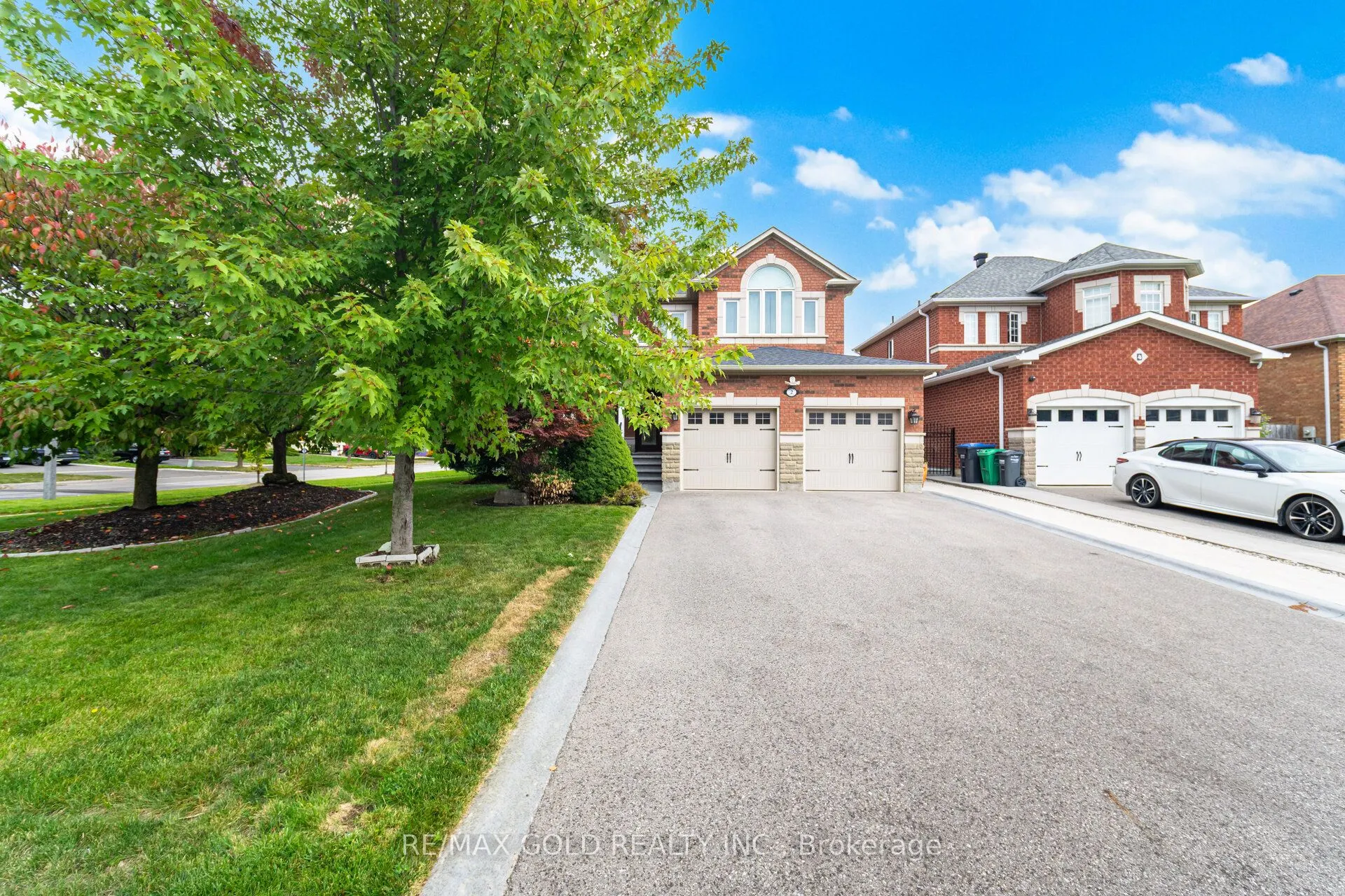 2 Treeview Crescent