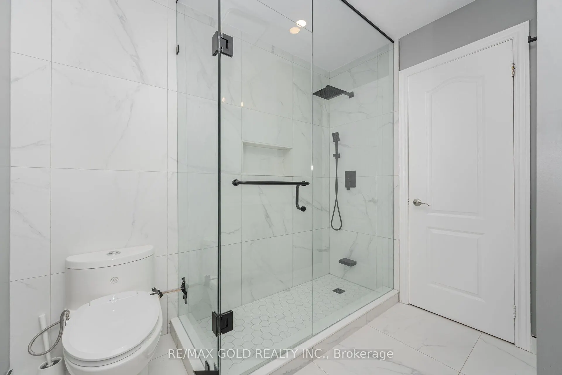 2 Treeview Crescent