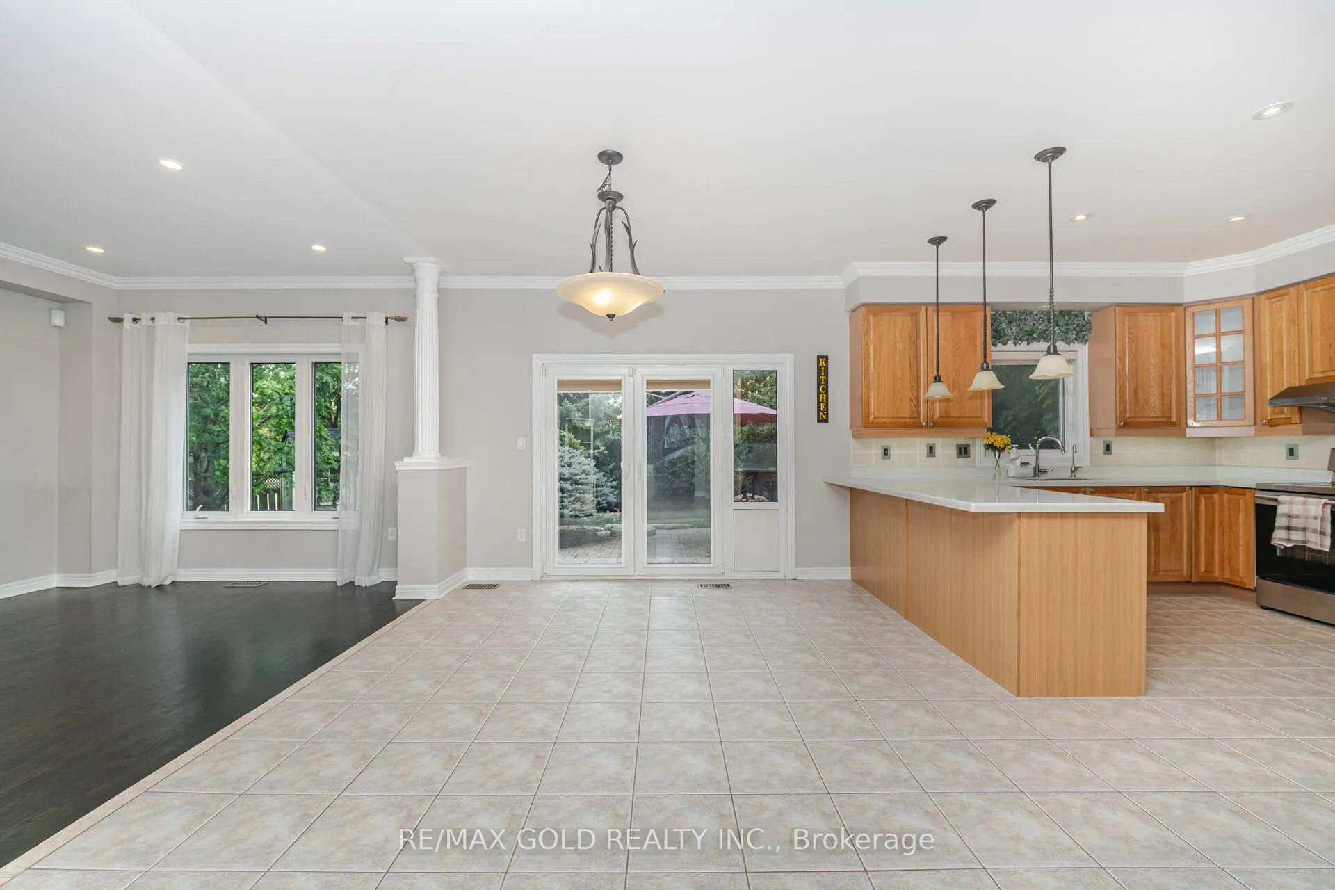 2 Treeview Crescent