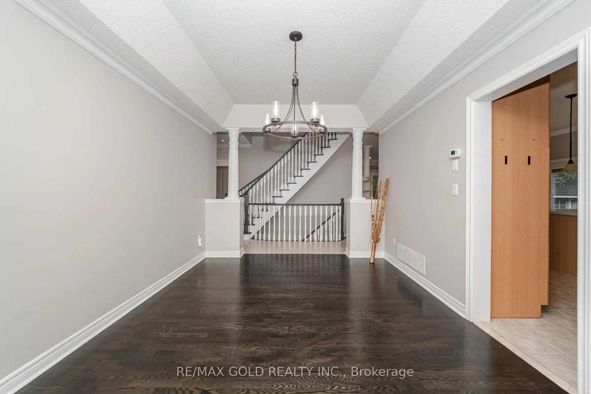 2 Treeview Crescent