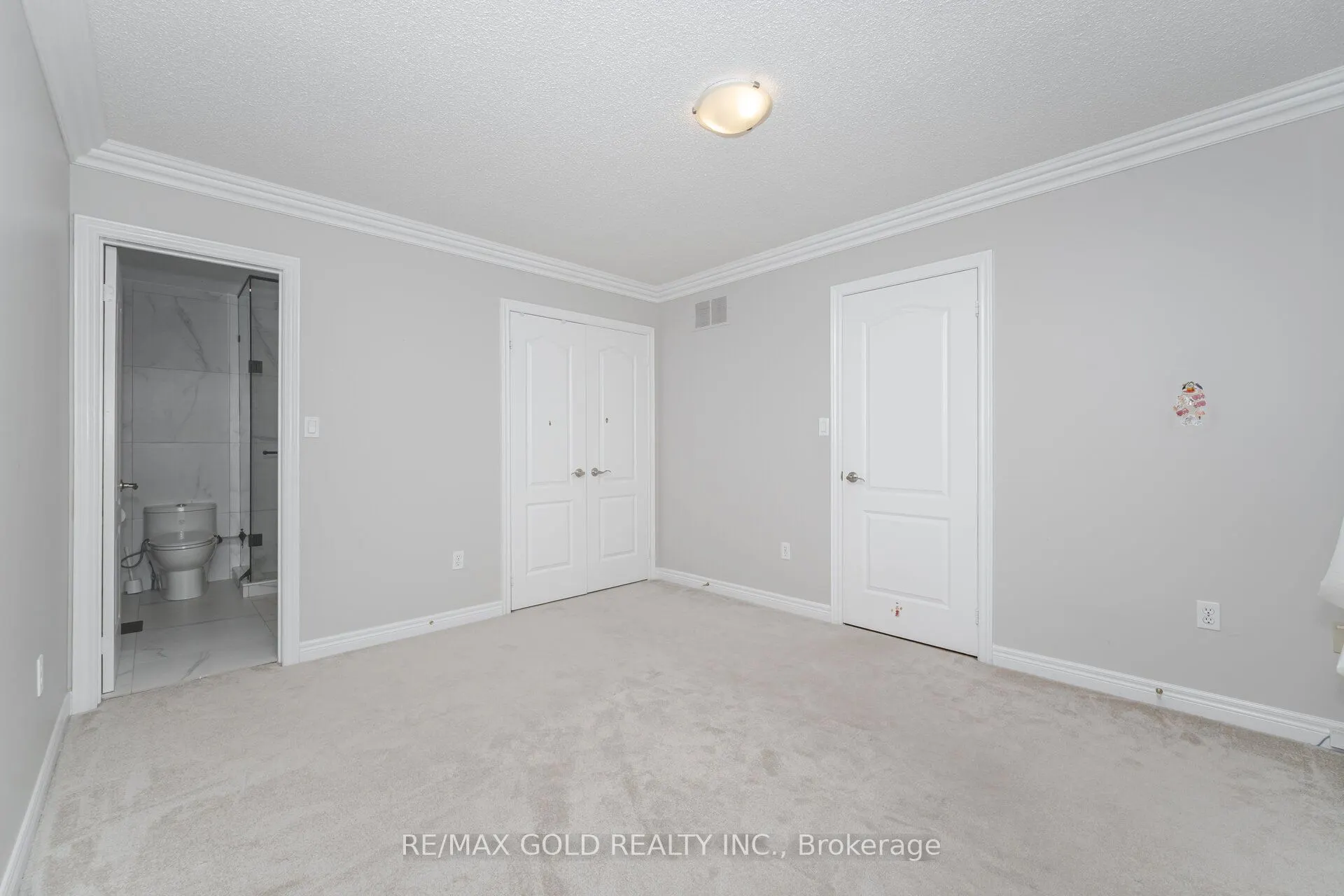 2 Treeview Crescent