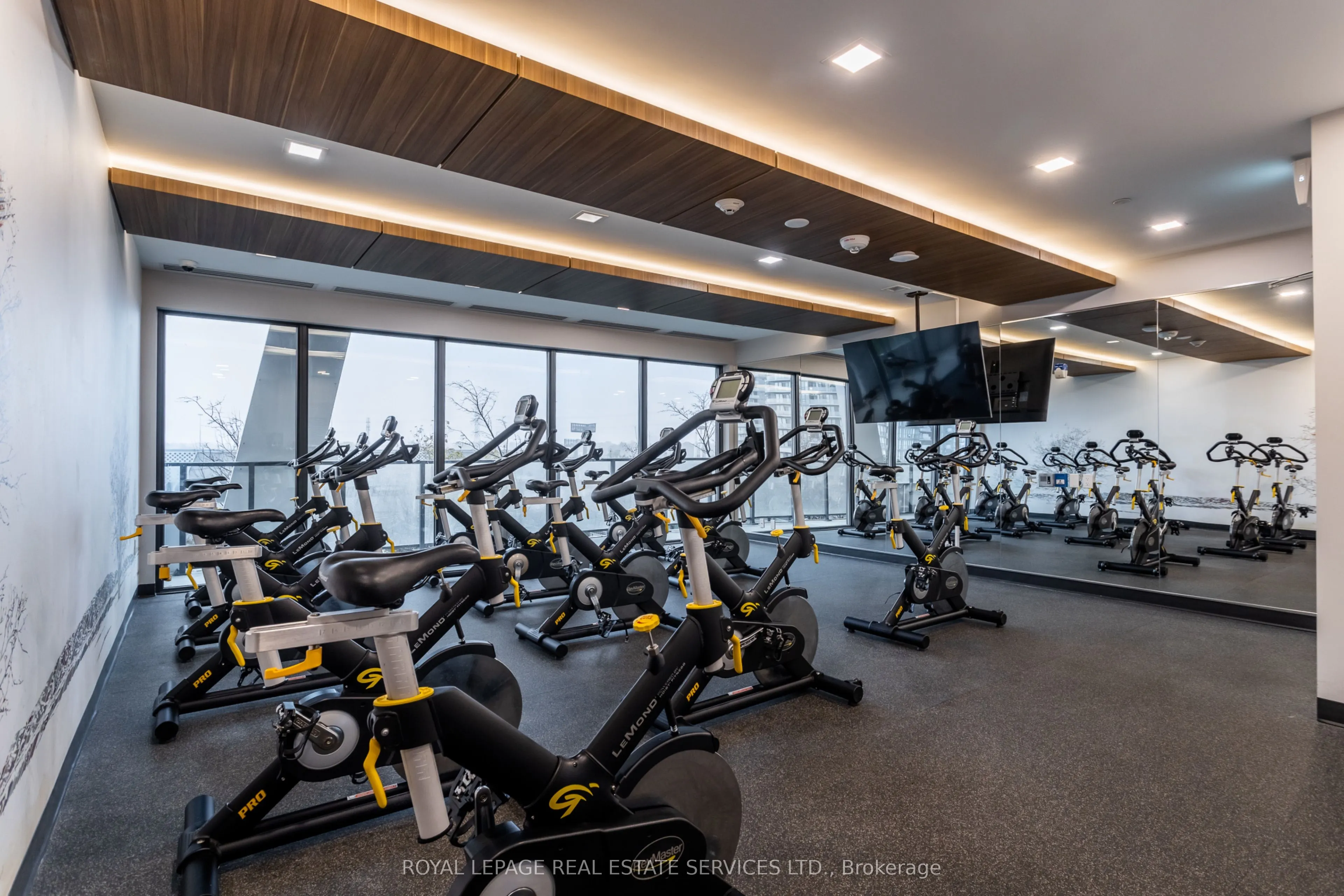 20 Shore Breeze Drive, #1002