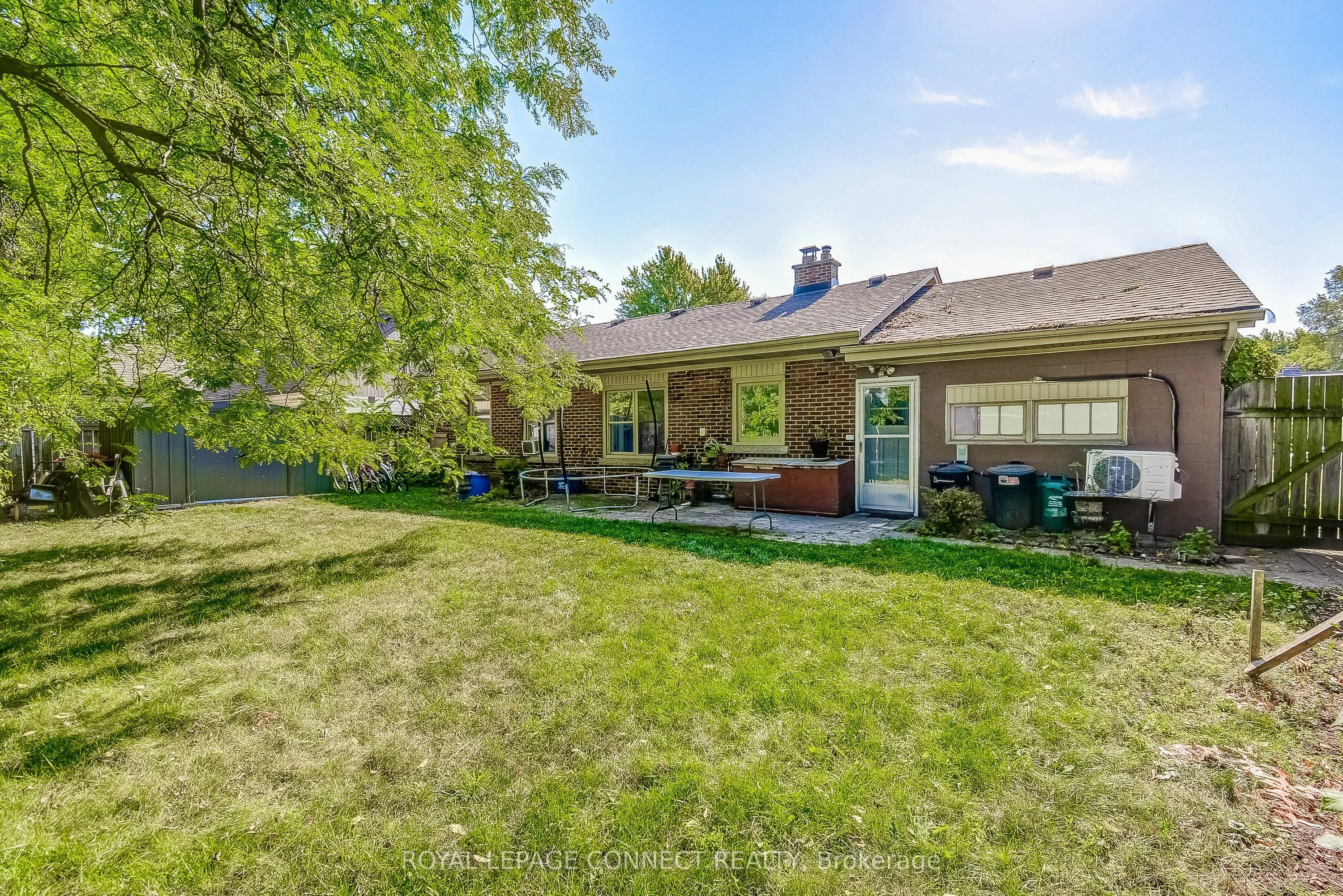 2021 Churchill Avenue