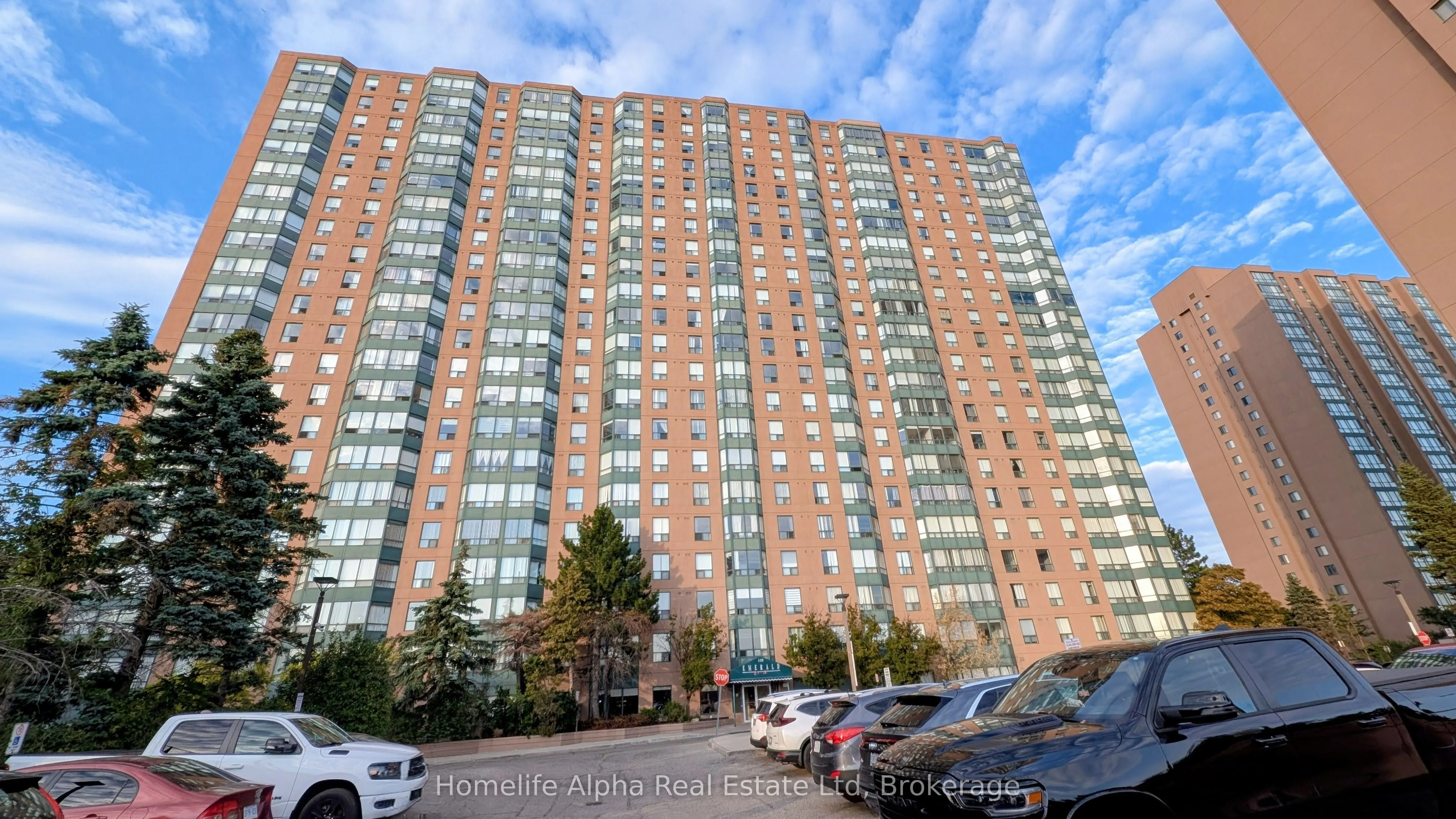 135 Hillcrest Avenue, #2012