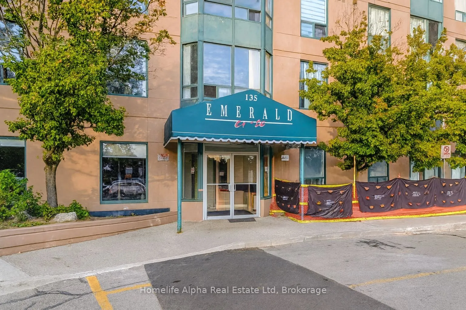135 Hillcrest Avenue, #2012