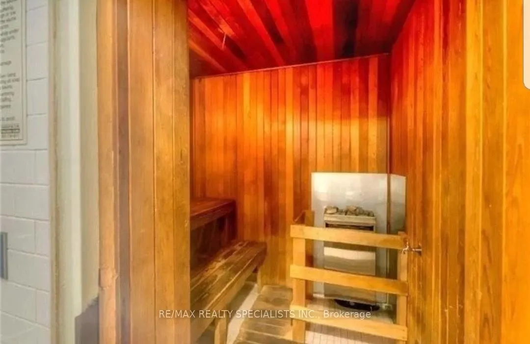 1 Elm Drive W, #403