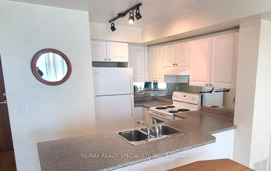 1 Elm Drive W, #403